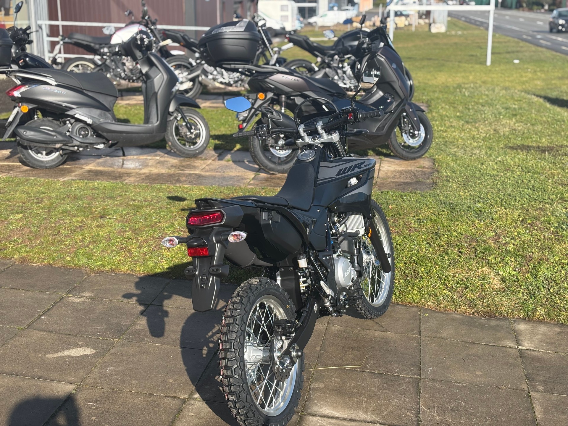 YAMAHA WR125-image-2