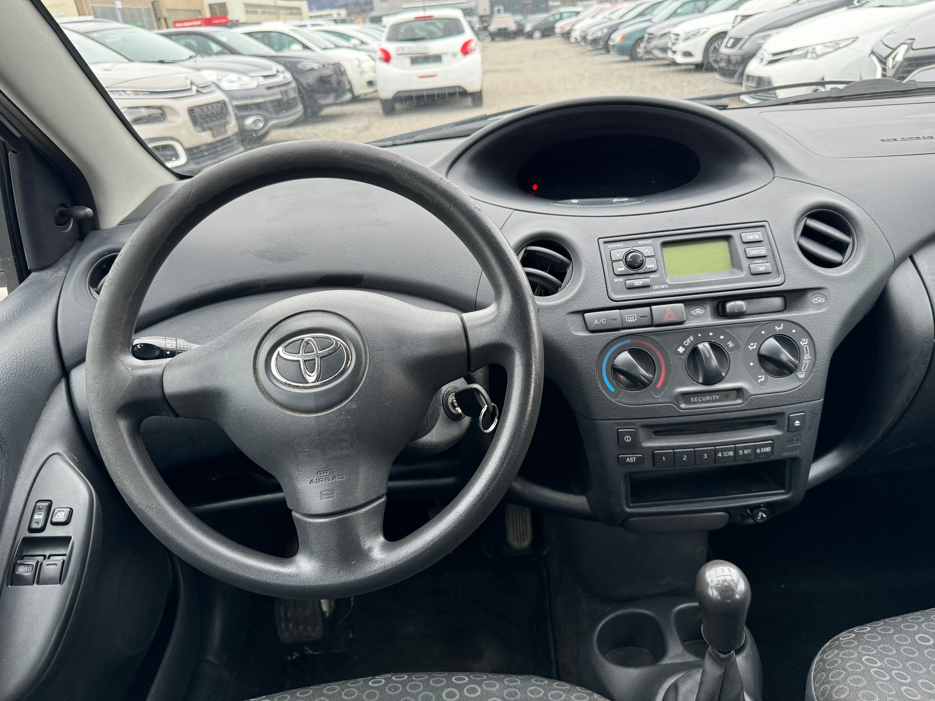 TOYOTA Yaris 1.0 Linea Sol-image-6