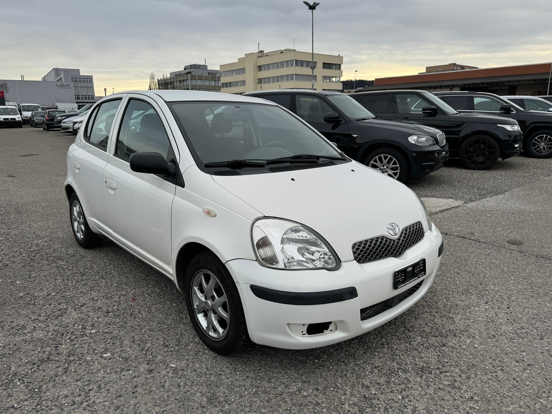 TOYOTA Yaris 1.0 Linea Sol-image-2