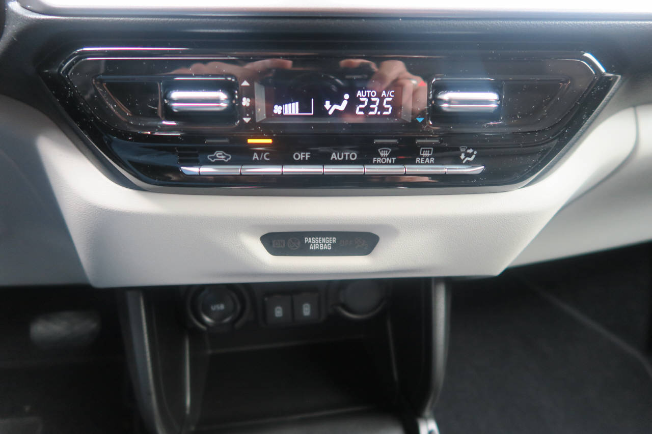 SUZUKI Swift 1.2 Sakura Sportline Top Hybrid CVT-image-12