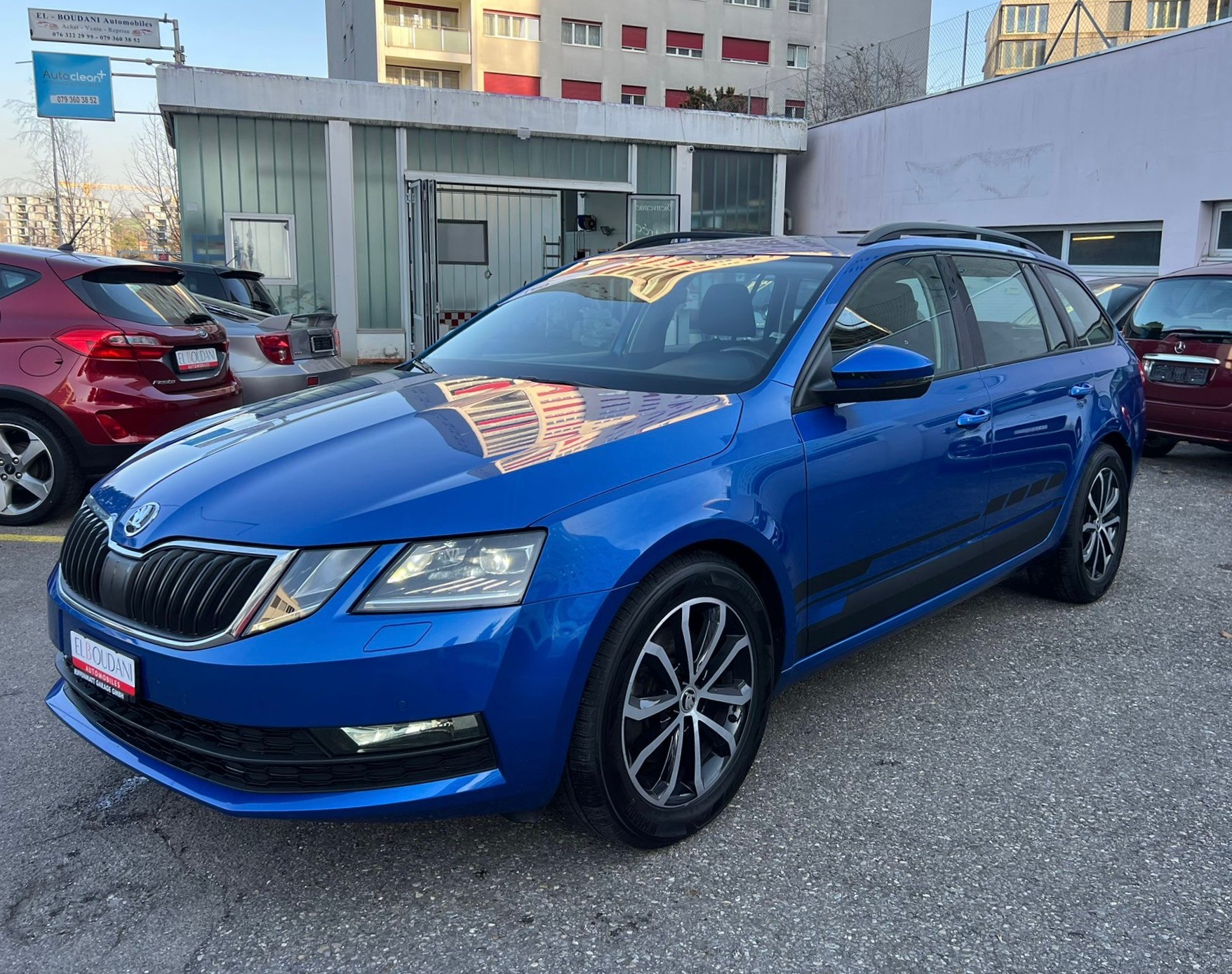 SKODA Octavia Combi 1.8 TSI Ambition 4x4 DSG-image-2