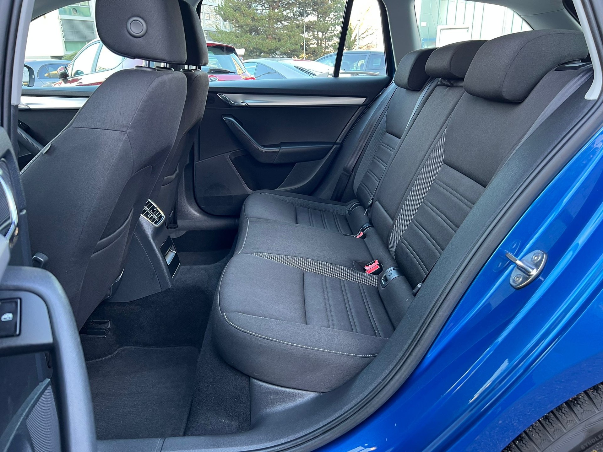 SKODA Octavia Combi 1.8 TSI Ambition 4x4 DSG-image-10