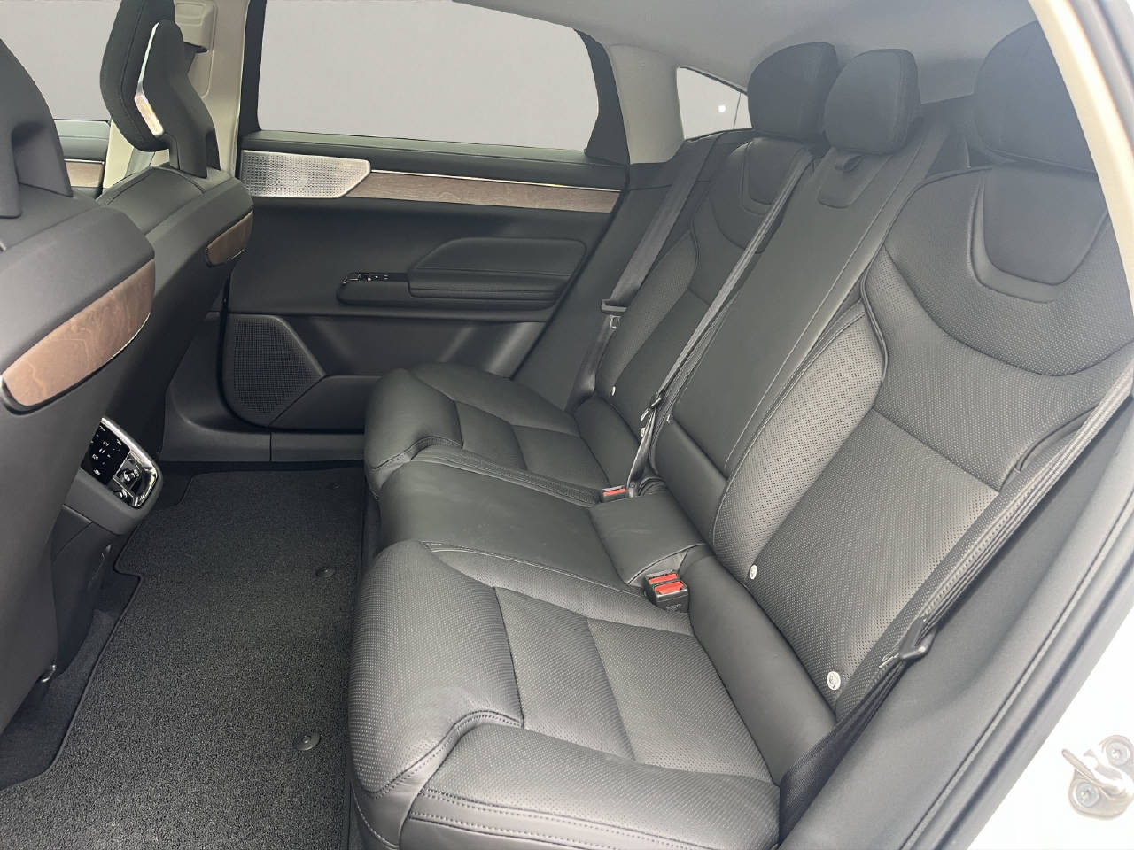 VOLVO ES90 Ultra .-showroom-element-1