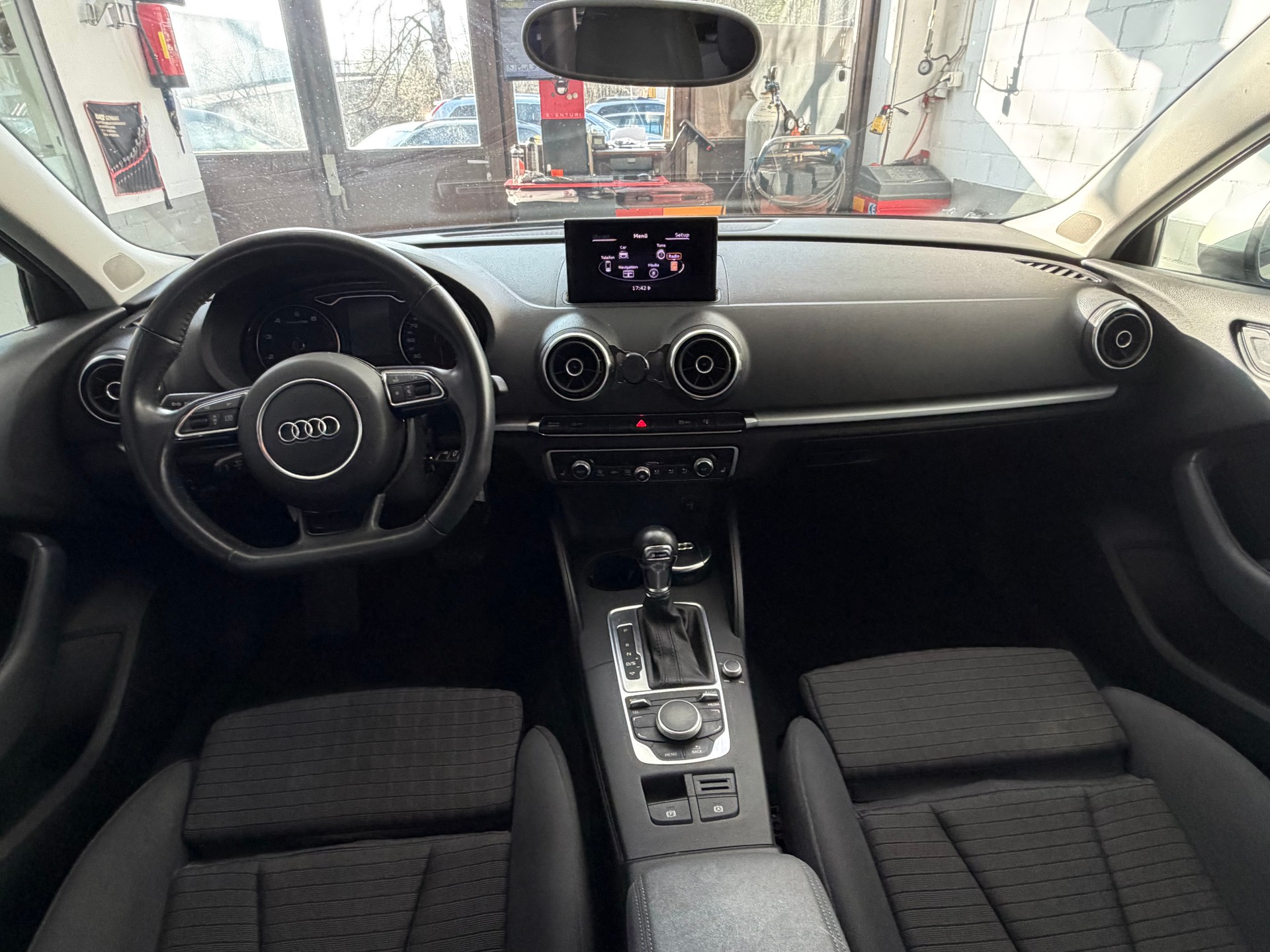 AUDI A3 Sportback 1.8 TFSI Ambition S-tronic-image-9