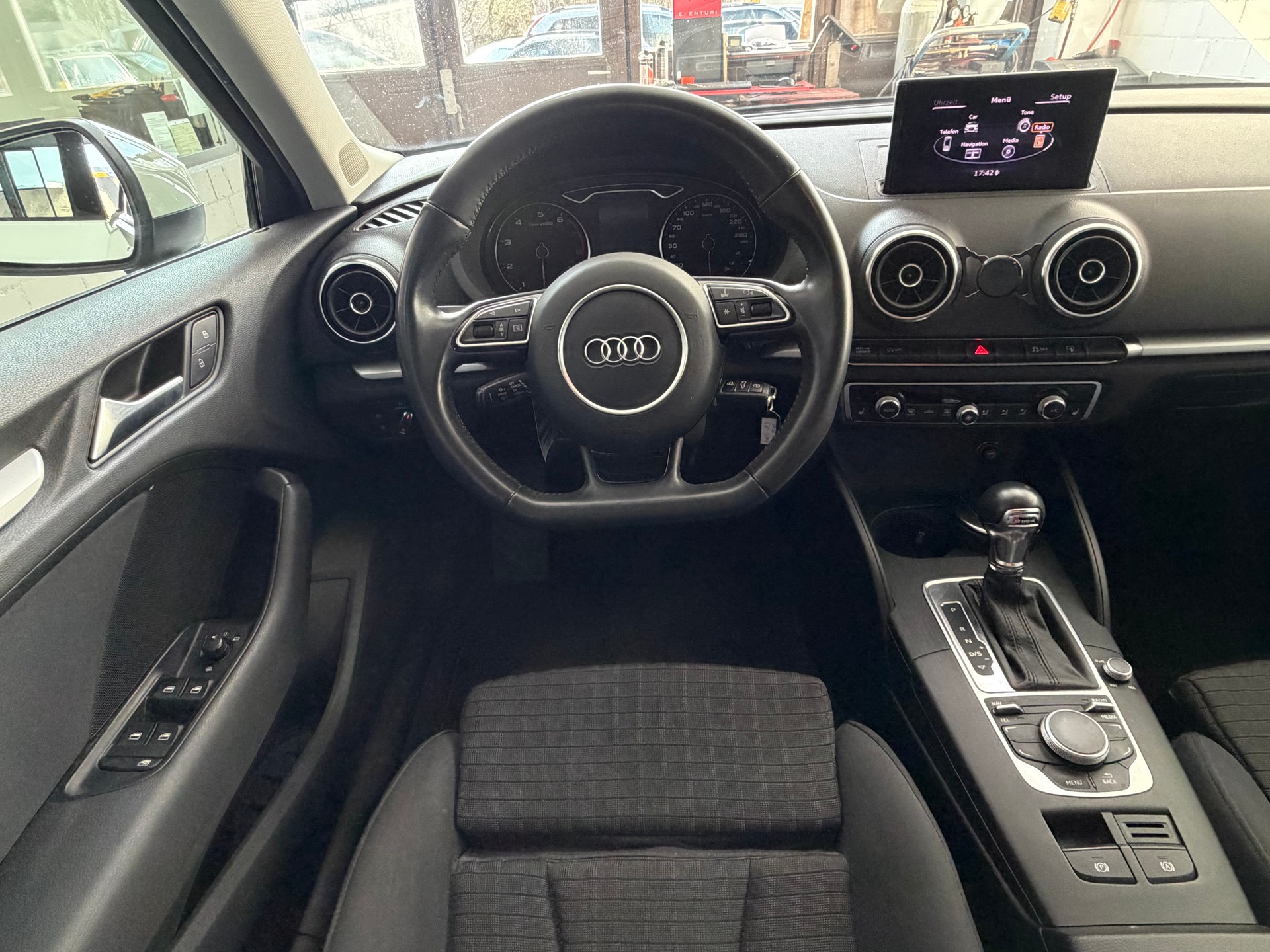 AUDI A3 Sportback 1.8 TFSI Ambition S-tronic-image-11
