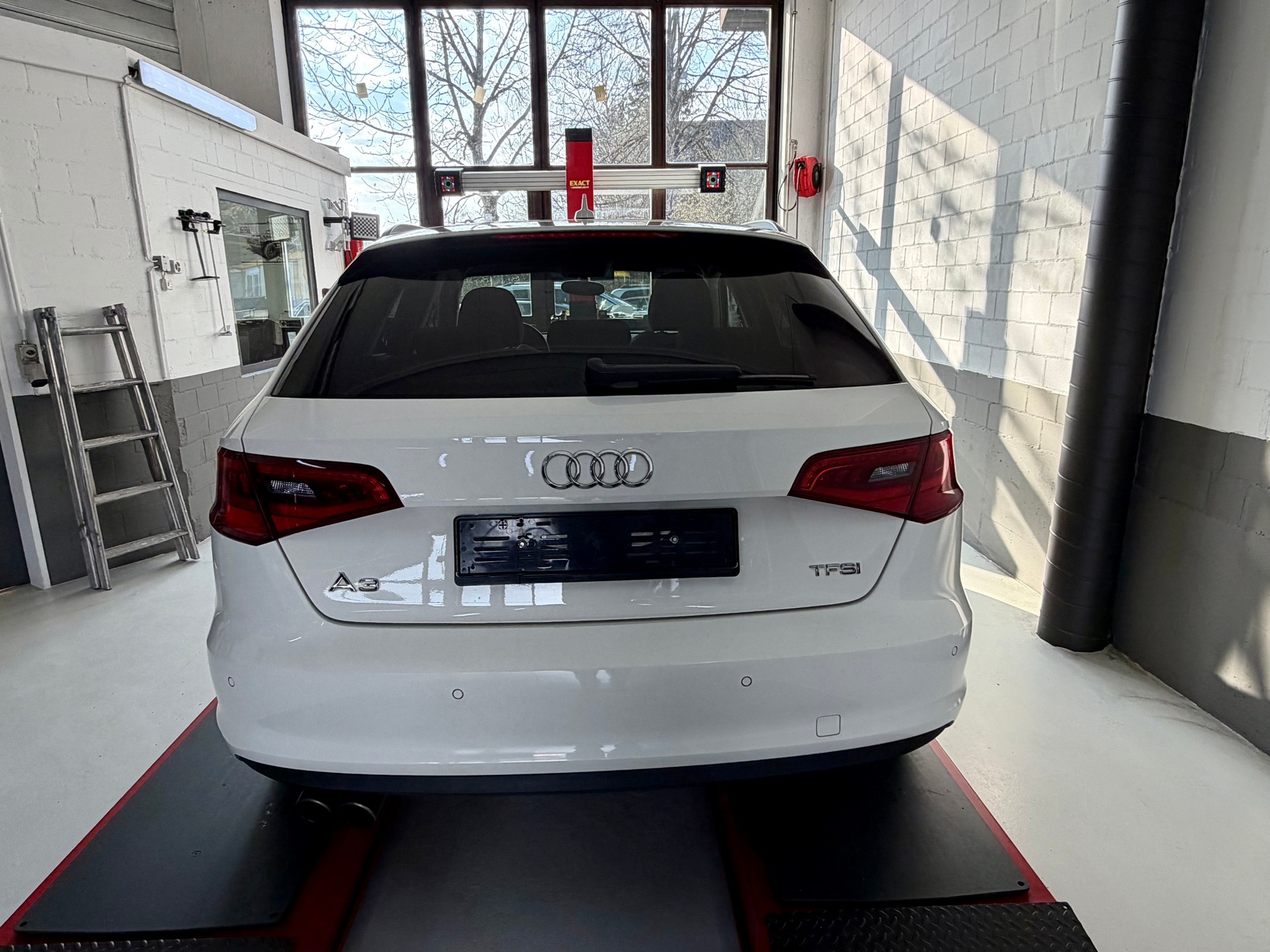 AUDI A3 Sportback 1.8 TFSI Ambition S-tronic-image-4