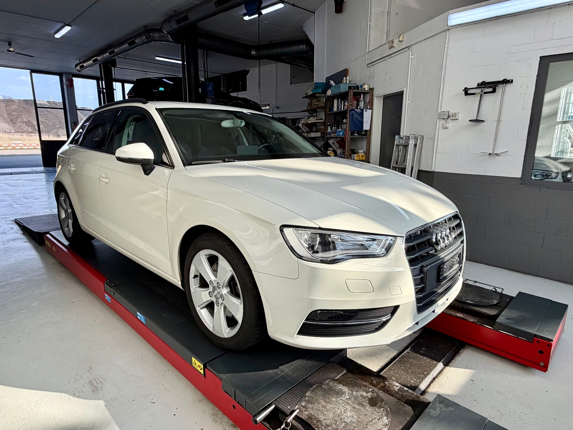 AUDI A3 Sportback 1.8 TFSI Ambition S-tronic-image-6