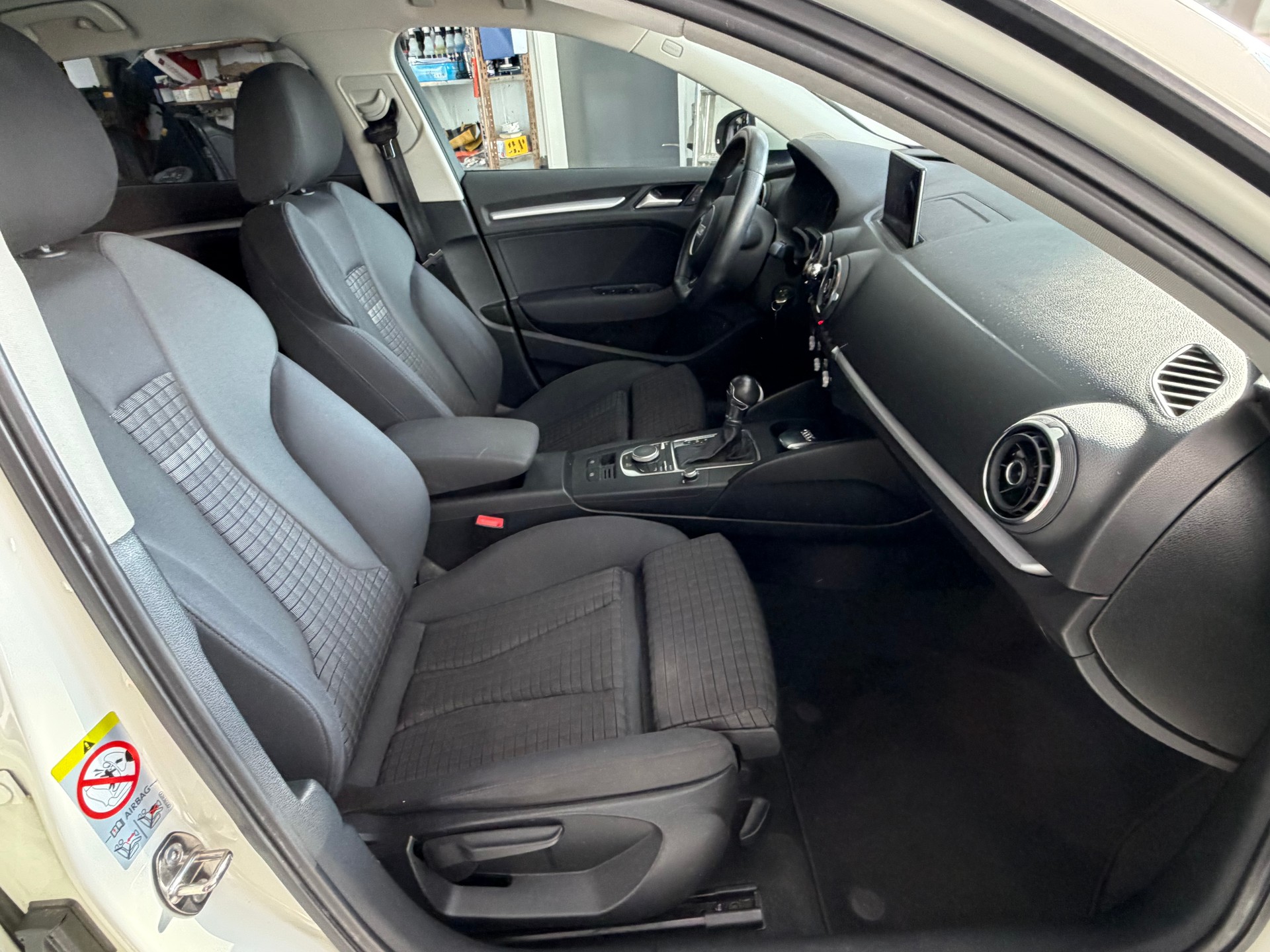 AUDI A3 Sportback 1.8 TFSI Ambition S-tronic-image-10