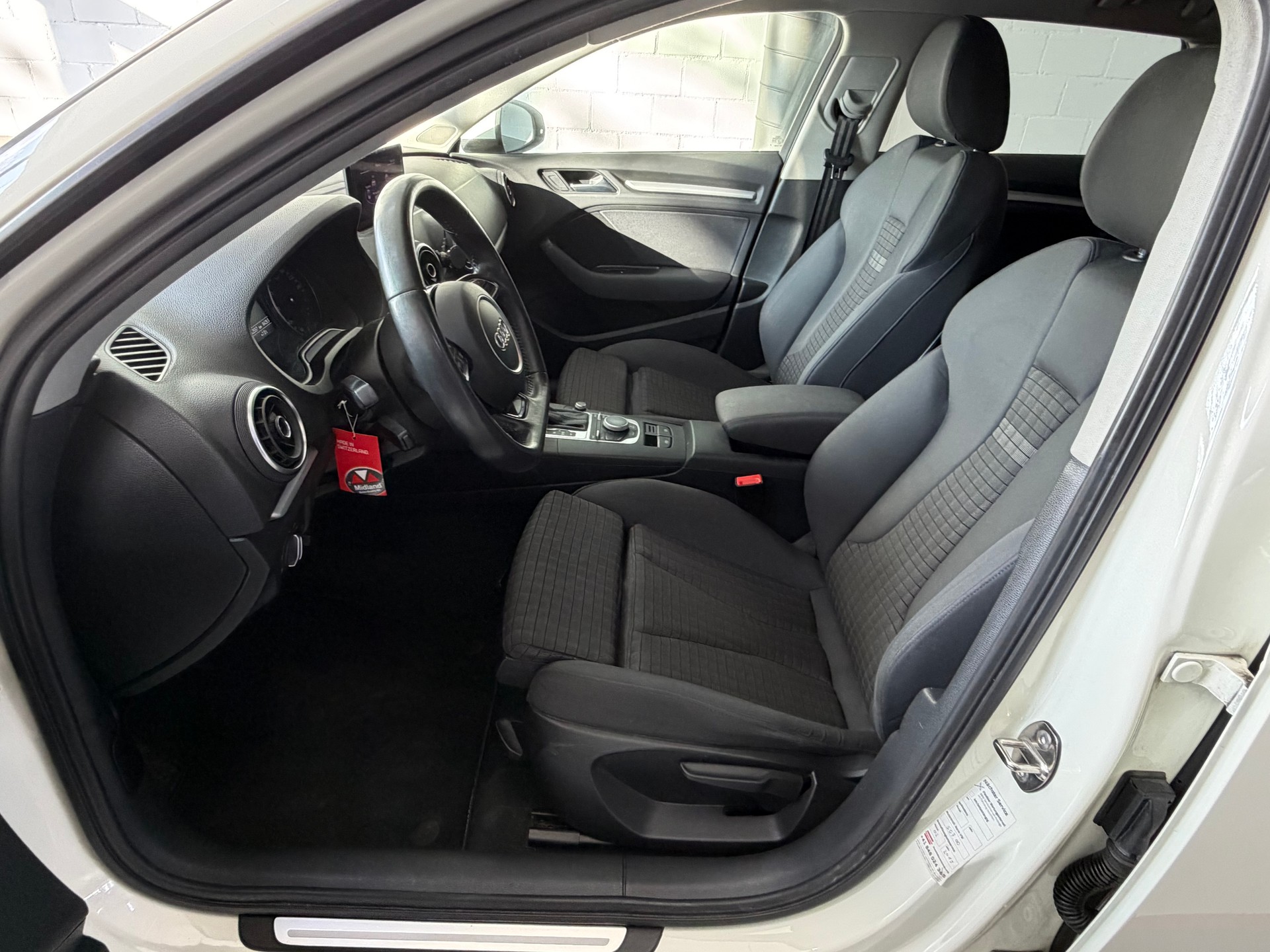 AUDI A3 Sportback 1.8 TFSI Ambition S-tronic-image-7