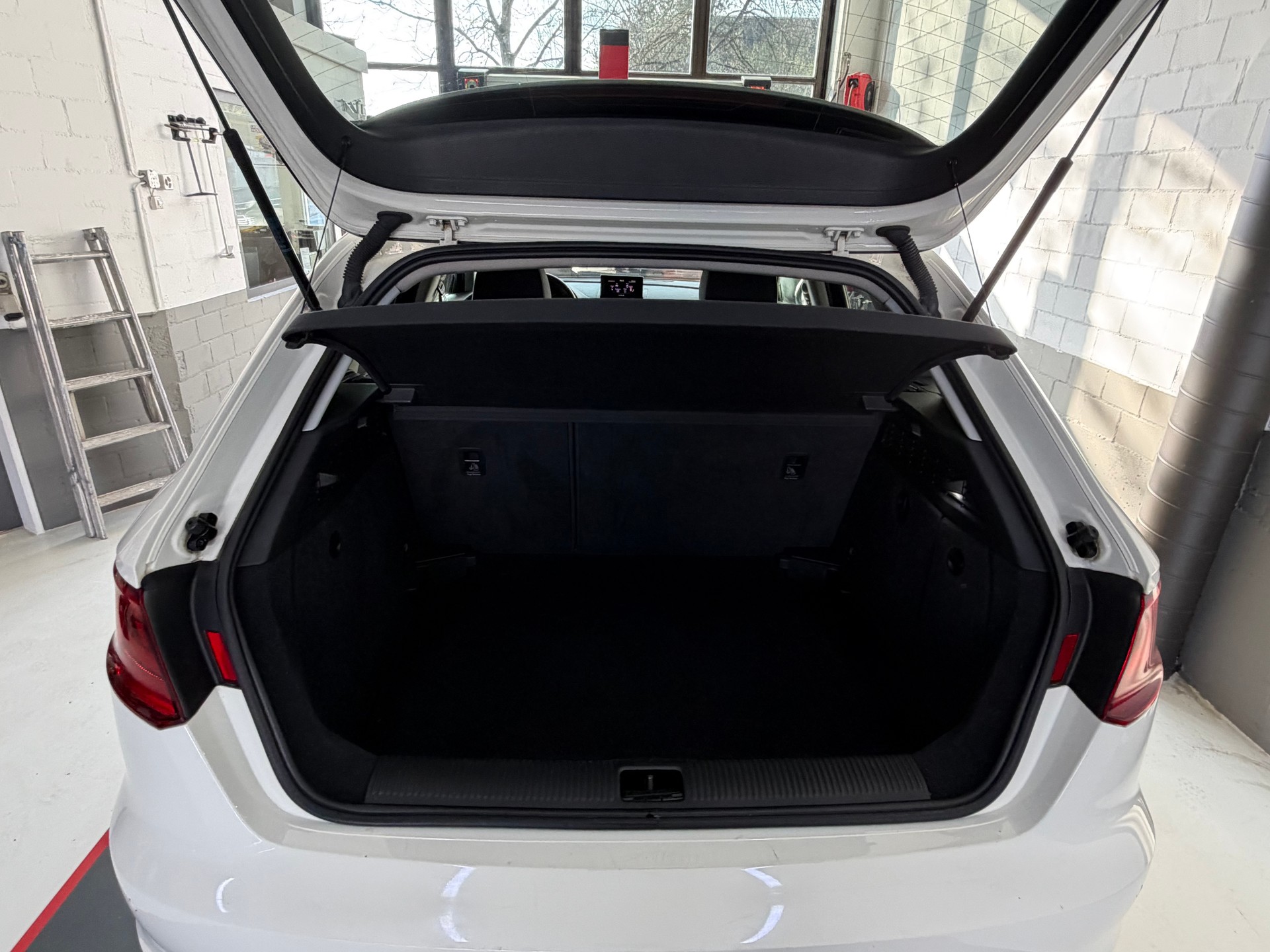 AUDI A3 Sportback 1.8 TFSI Ambition S-tronic-image-12