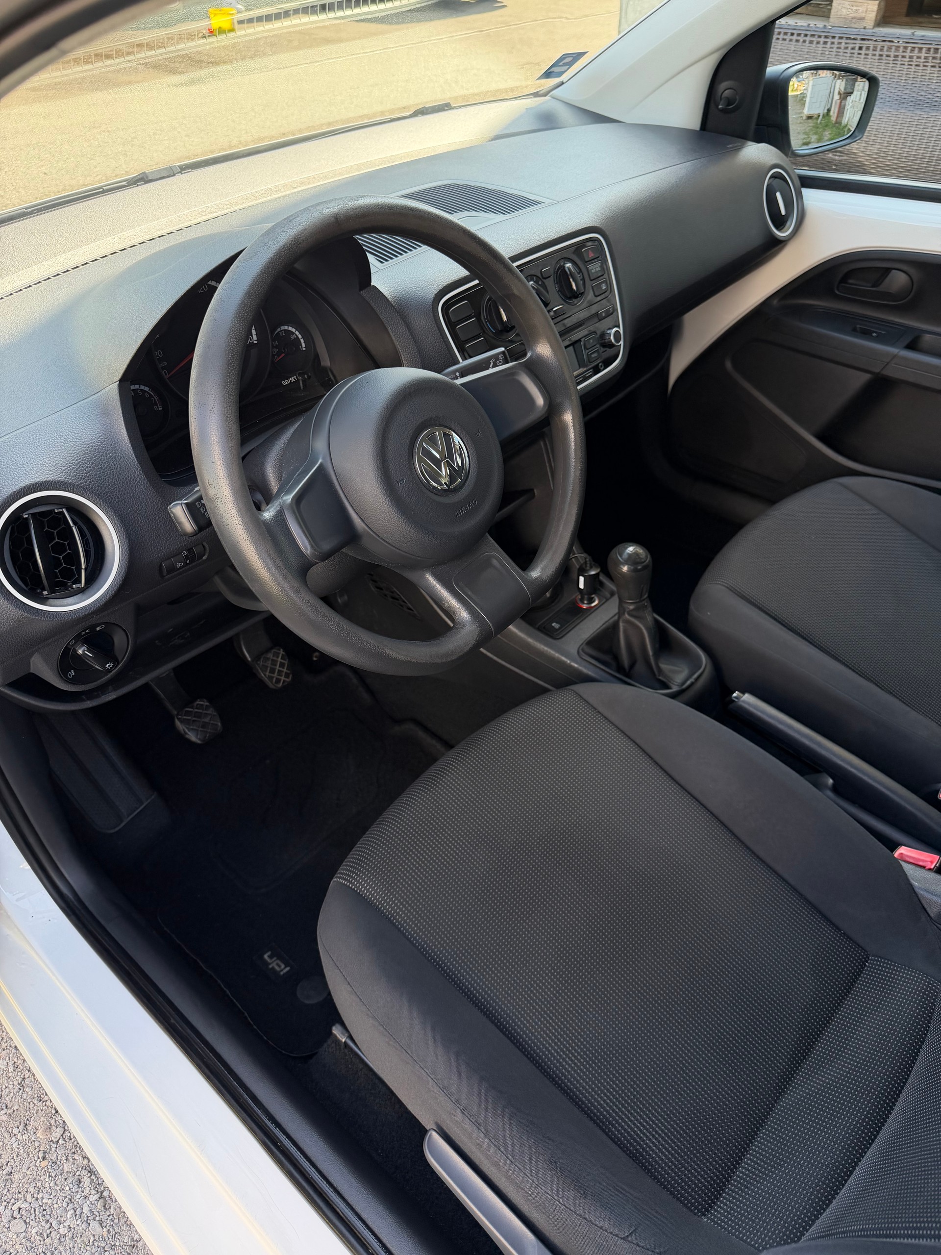 VW Up 1.0 cup up-image-3