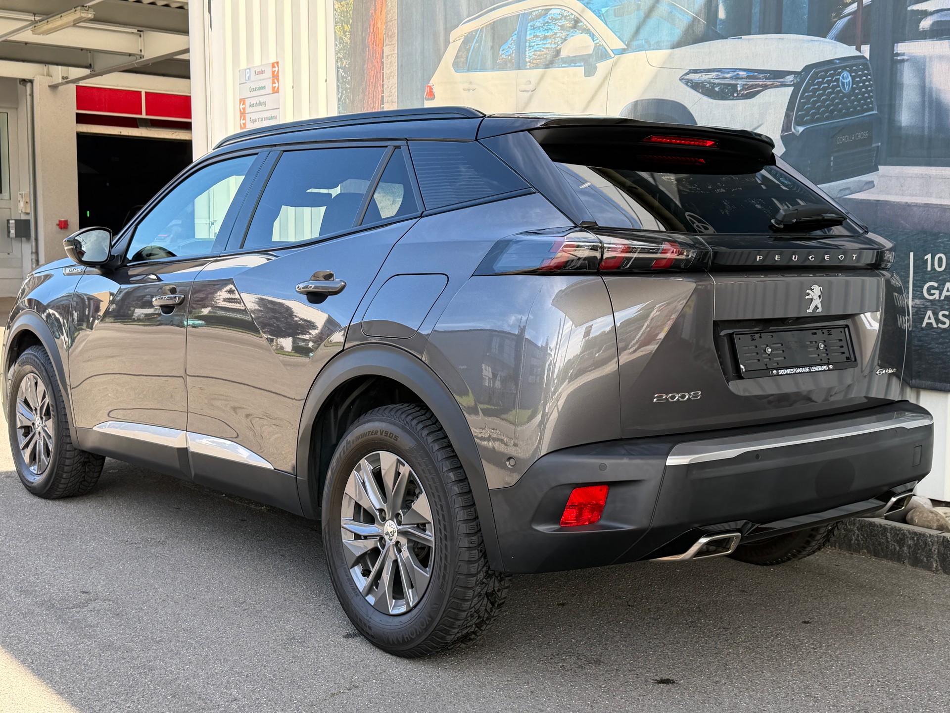PEUGEOT 2008 1.2 PureTech GT Line-image-4