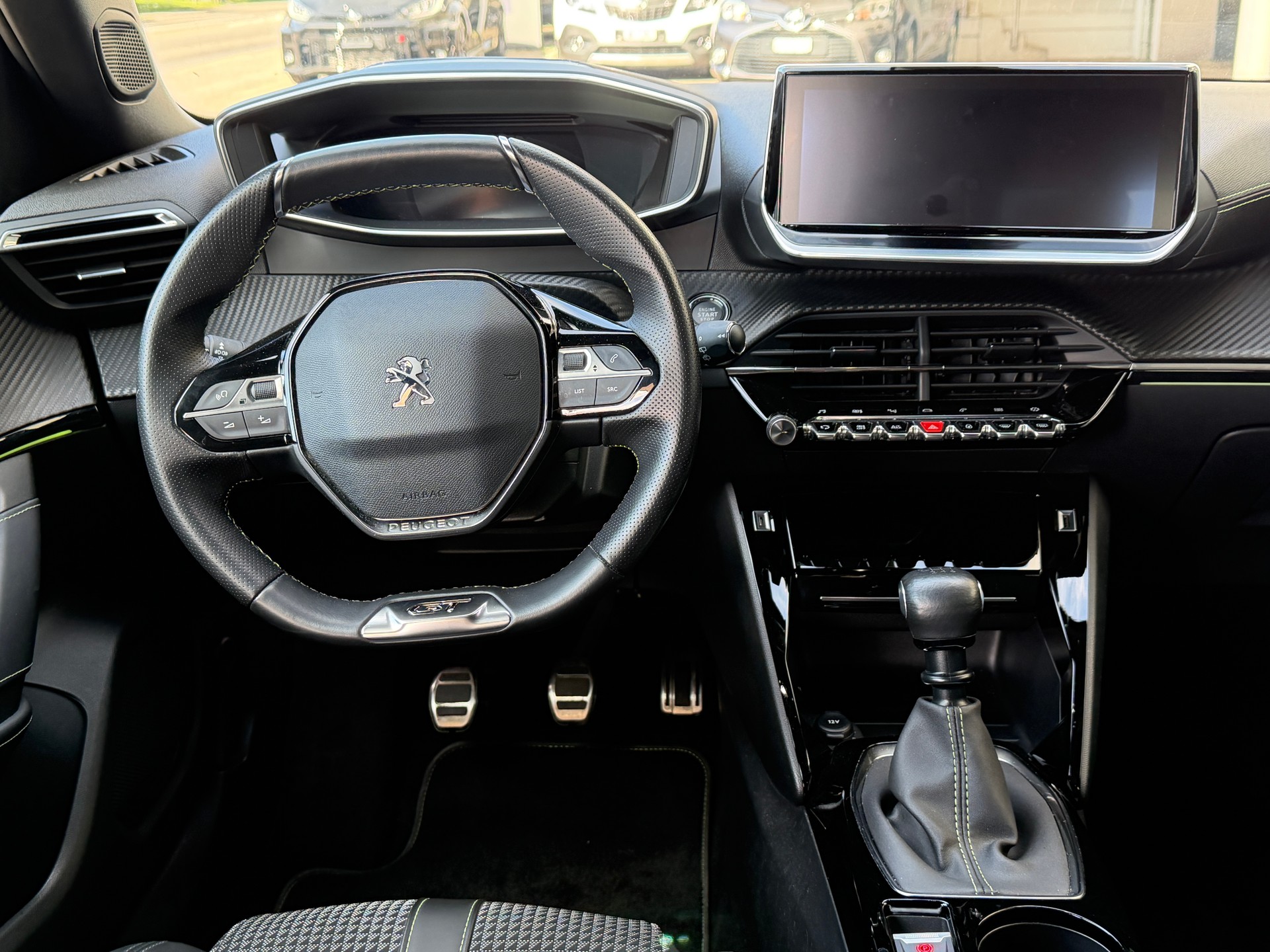 PEUGEOT 2008 1.2 PureTech GT Line-image-8