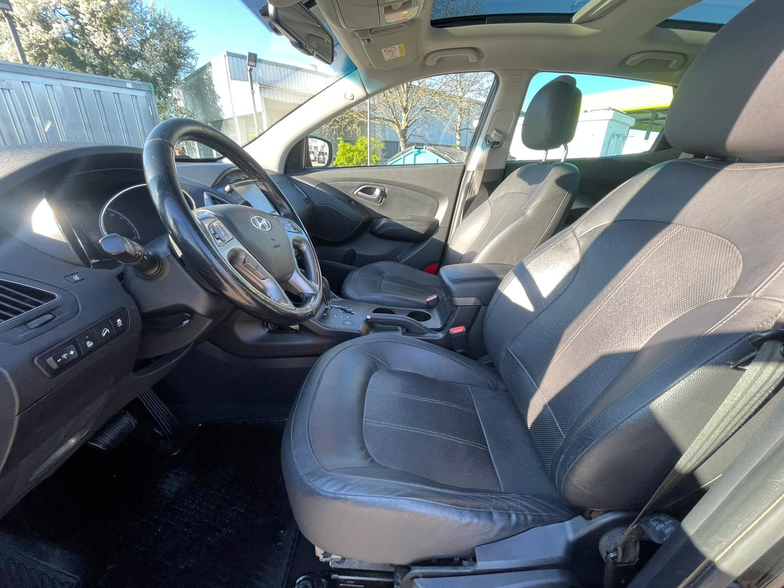 HYUNDAI iX 35 2.0 CRDi Vertex 4WD Automatic*** Ab MFK***-image-12