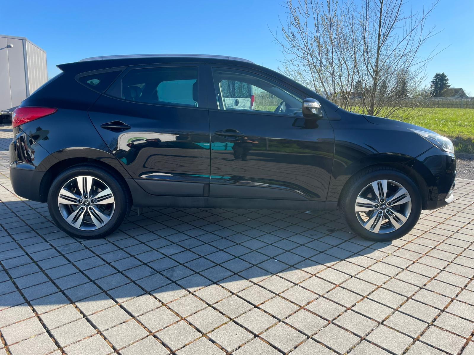 HYUNDAI iX 35 2.0 CRDi Vertex 4WD Automatic*** Ab MFK***-image-4