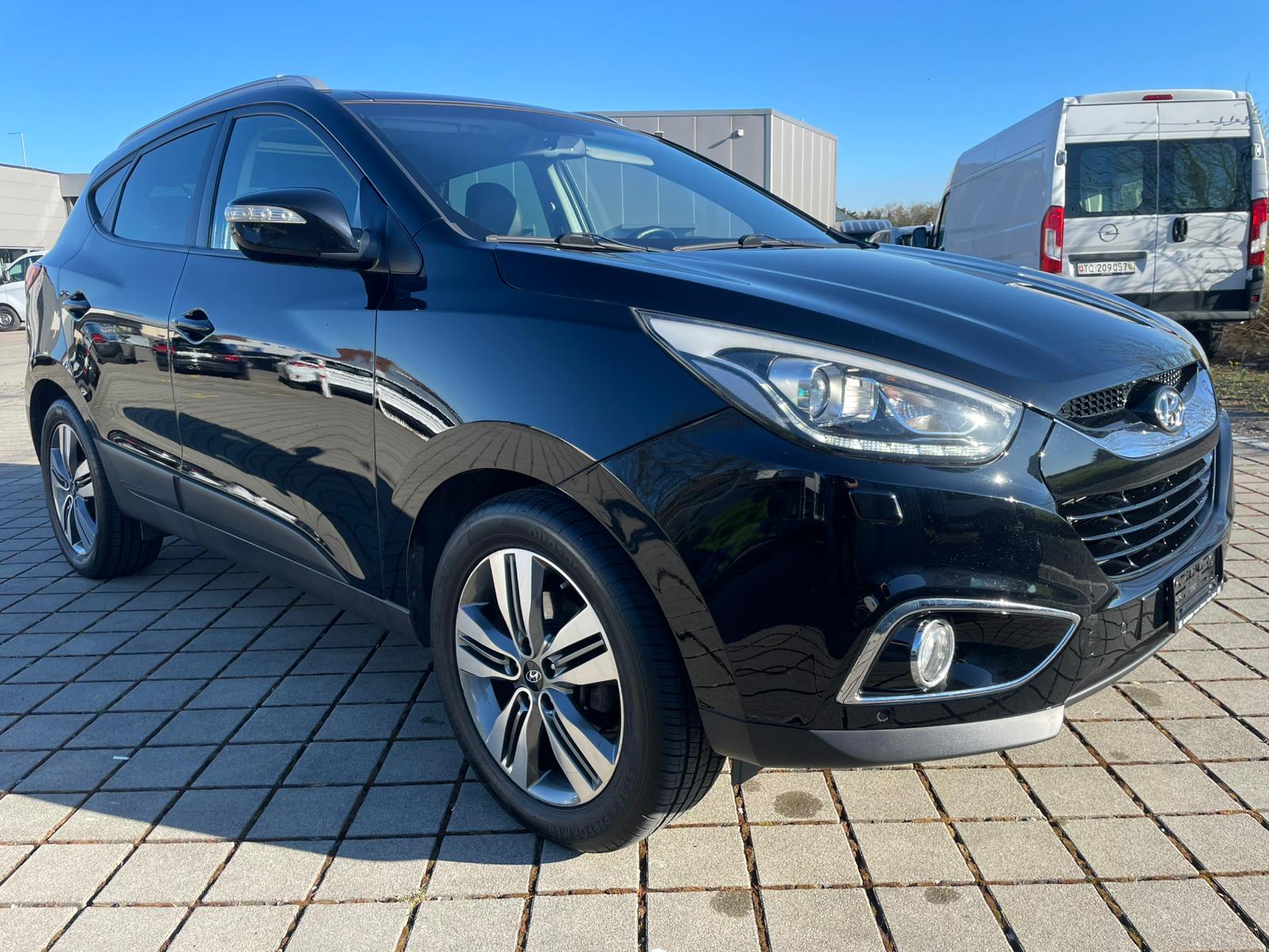 HYUNDAI iX 35 2.0 CRDi Vertex 4WD Automatic*** Ab MFK***-image-2