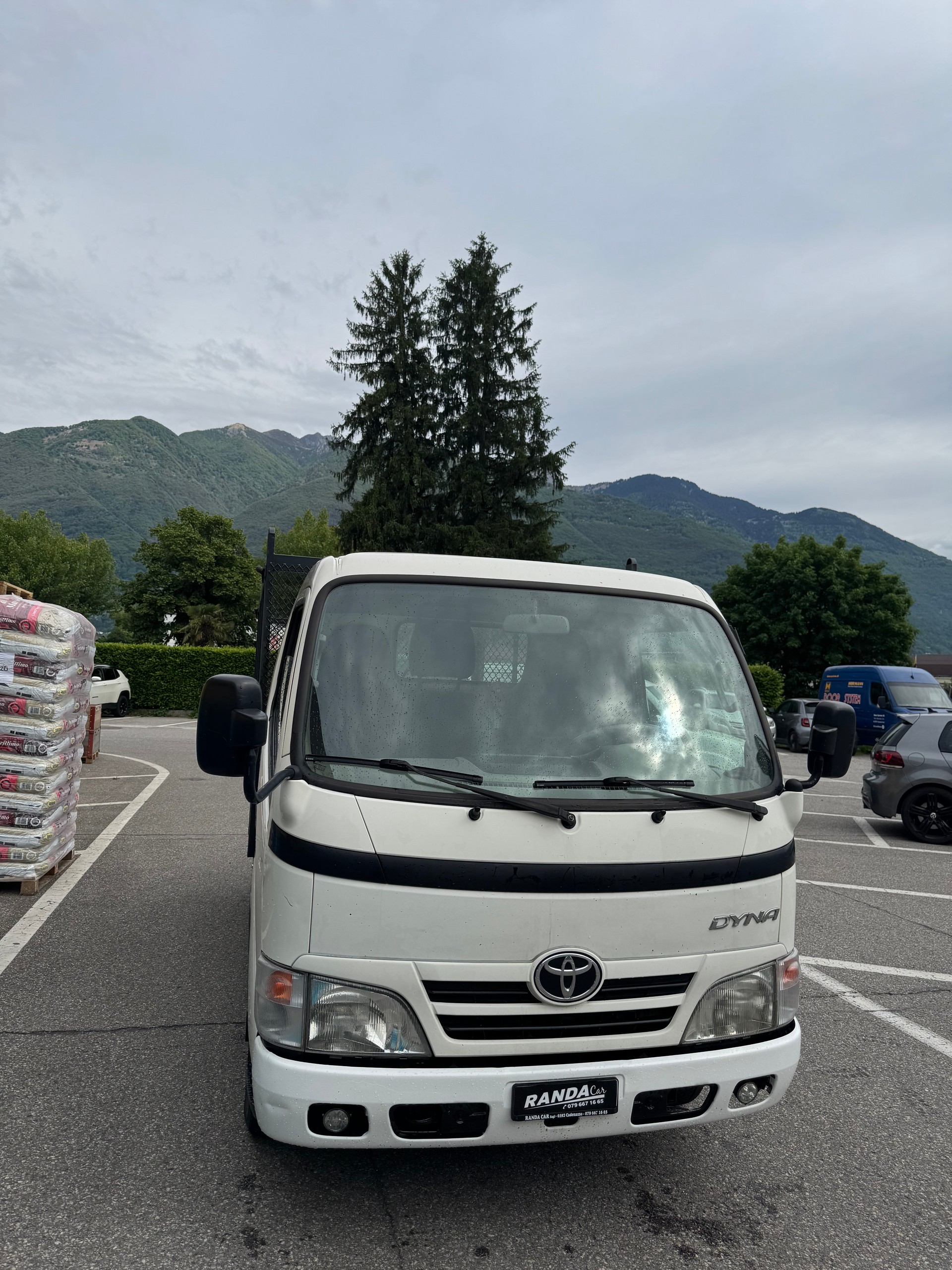 TOYOTA DYNA-image-1