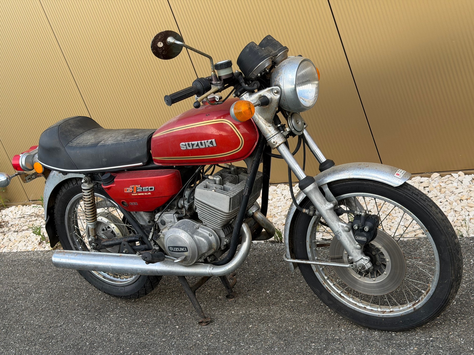 SUZUKI GT 250-image-2