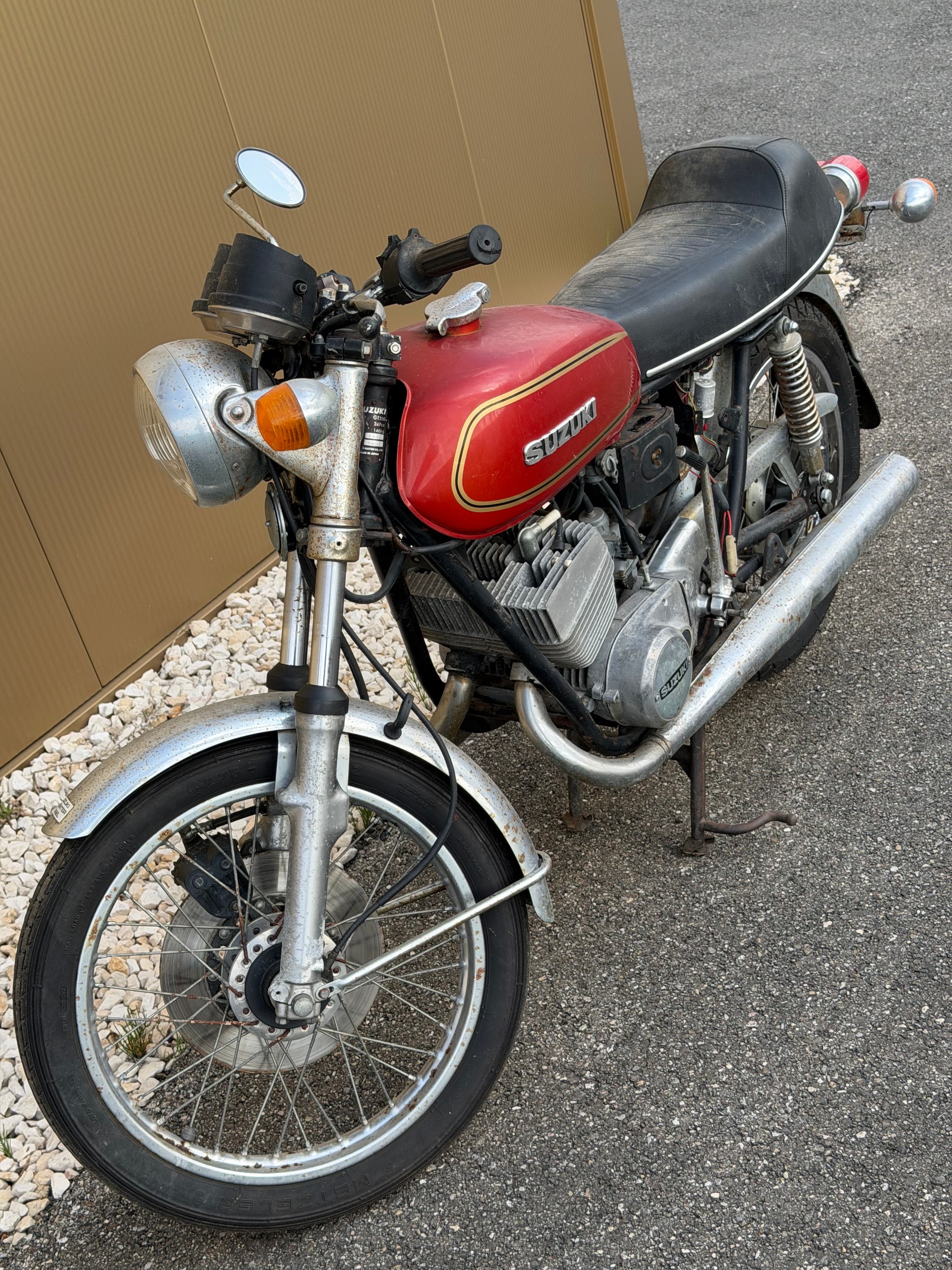 SUZUKI GT 250-image-7