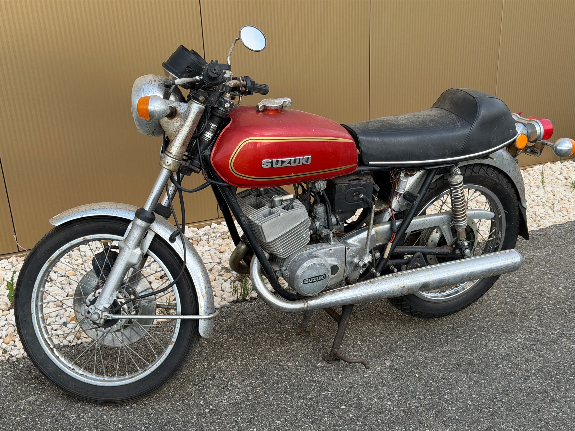SUZUKI GT 250-image-8