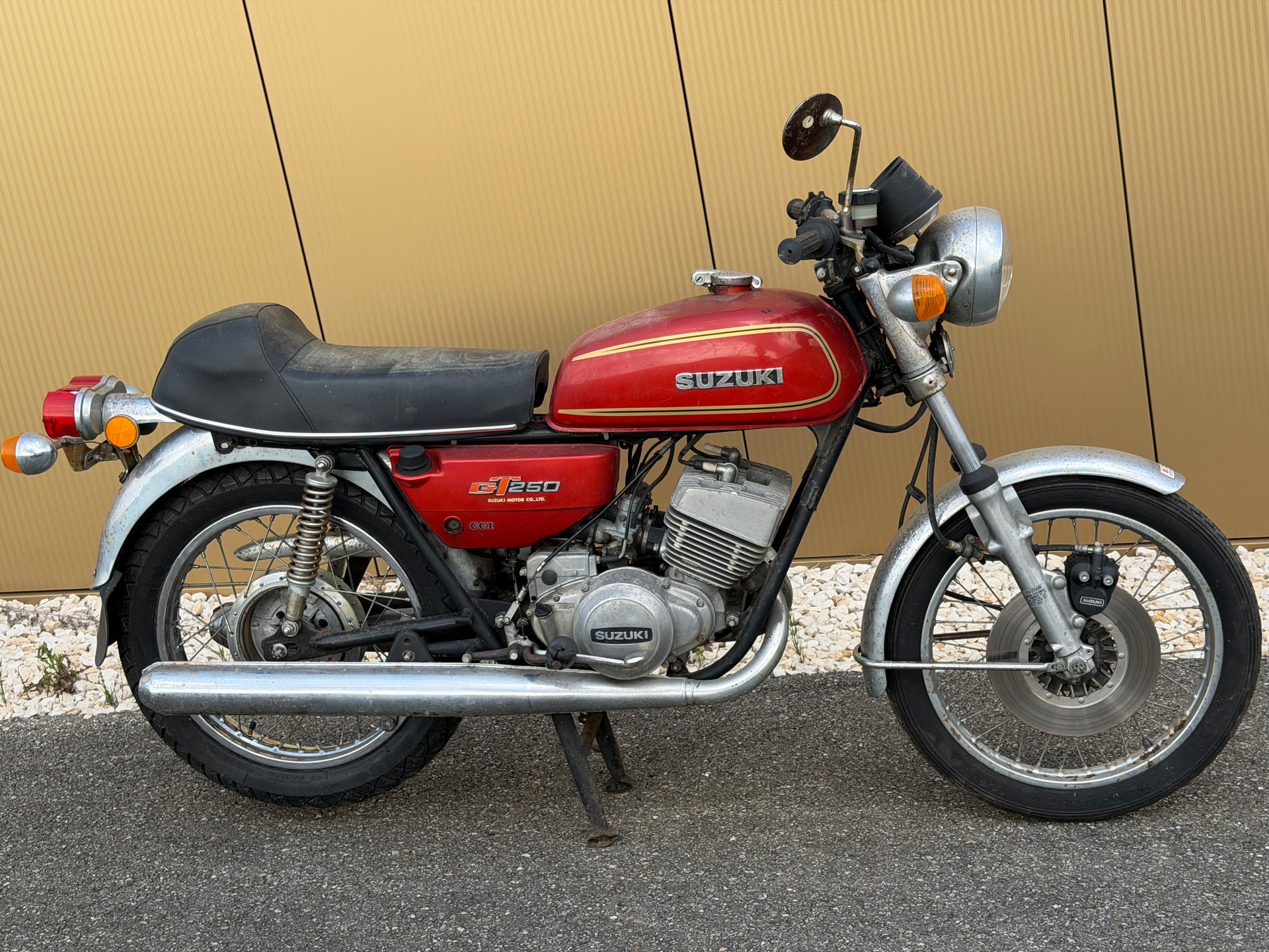 SUZUKI GT 250-image-3
