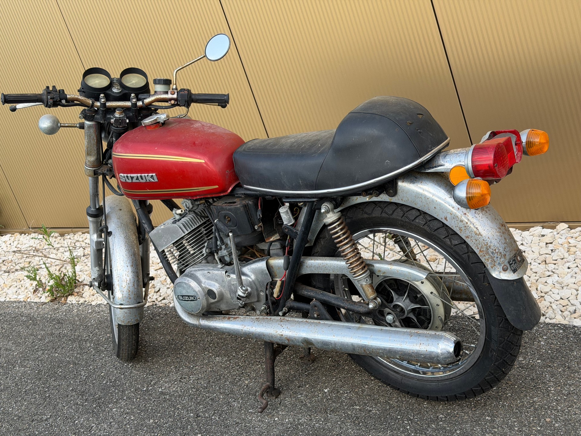 SUZUKI GT 250-image-10