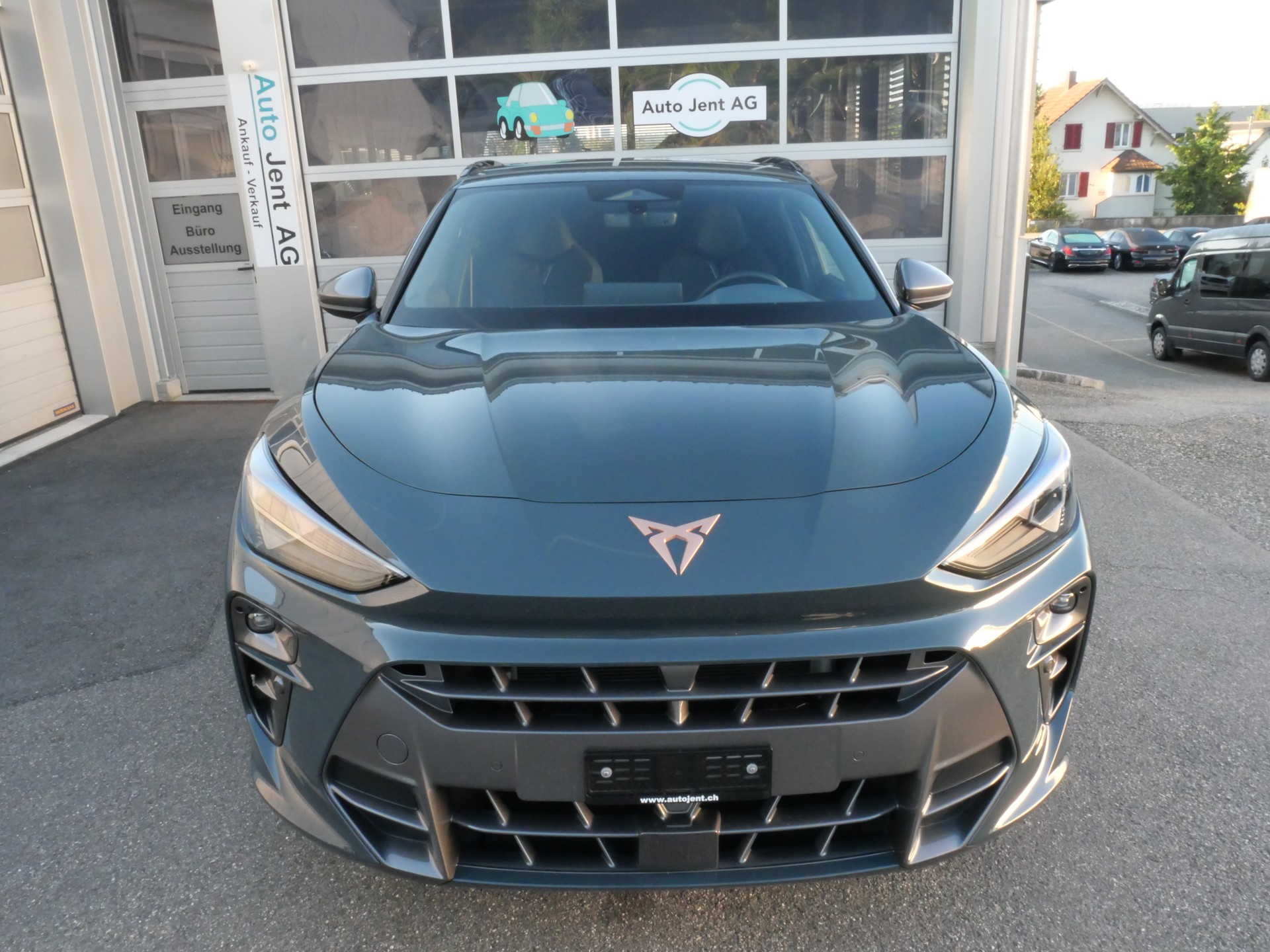 CUPRA Terramar 1.5 eHybrid DSG VZ *CH-Auslieferung, AHK schwenkbar*-showroom-element-2
