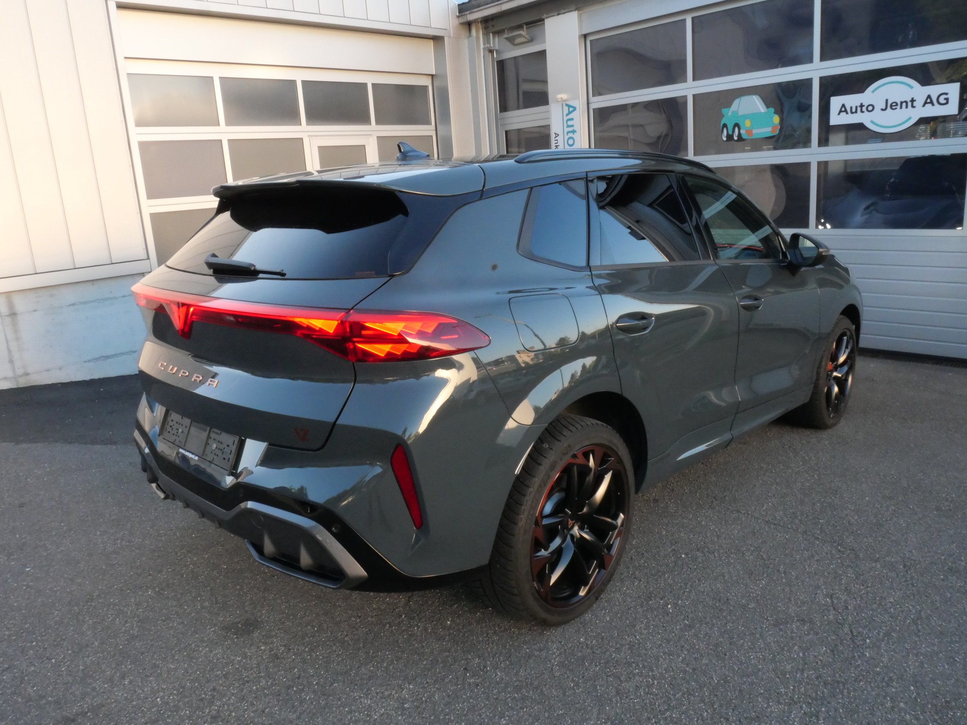 CUPRA Terramar 1.5 eHybrid DSG VZ *CH-Auslieferung, AHK schwenkbar*-showroom-element-3