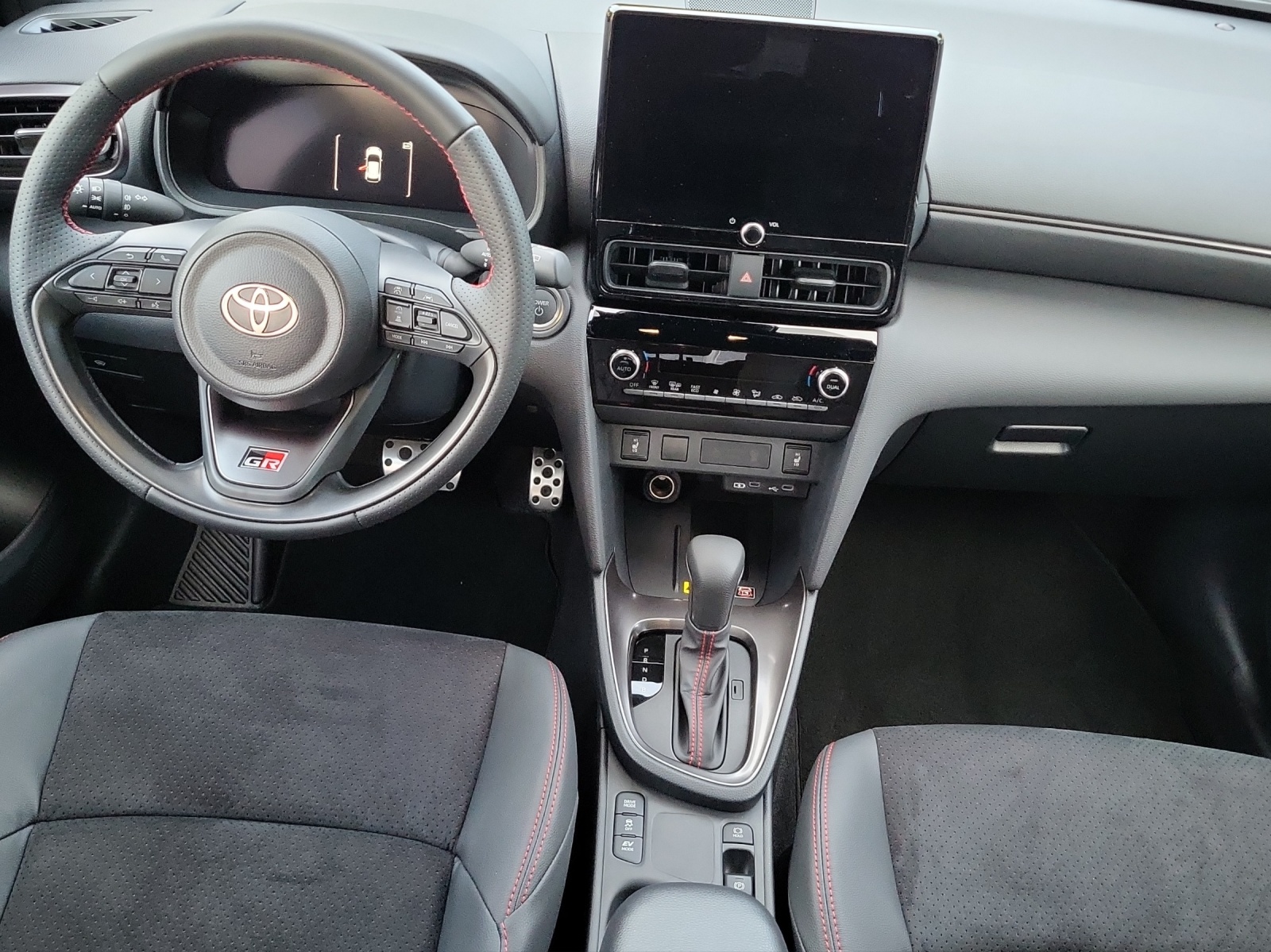 TOYOTA Yaris Cross 1.5 VVT-i HSD GR Sport FWD-image-13