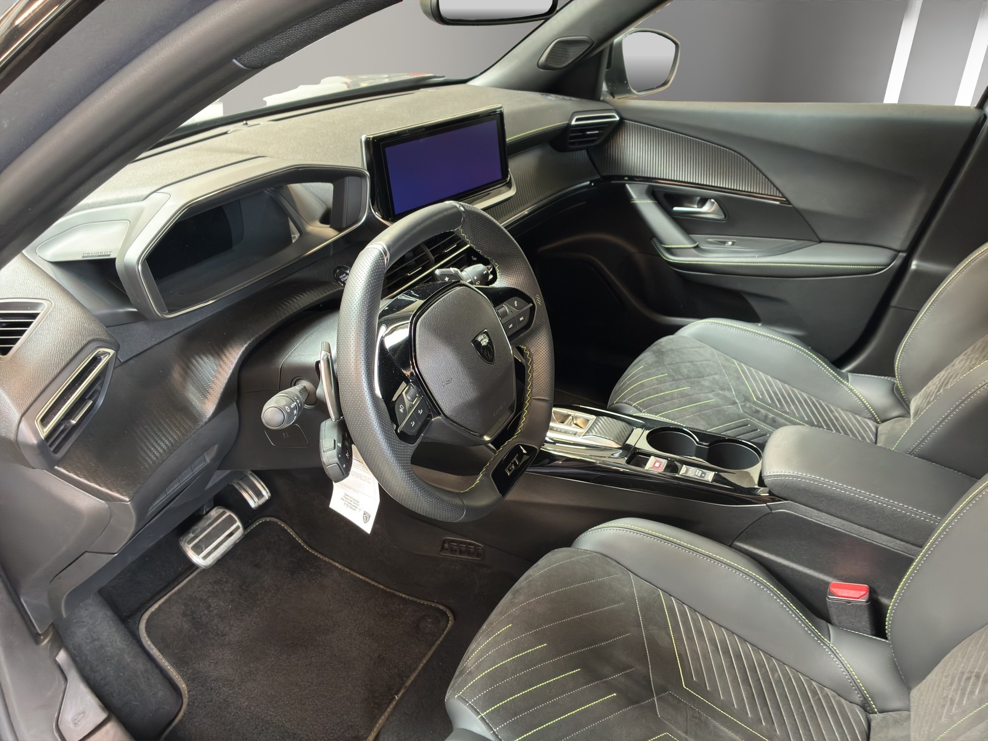 PEUGEOT 2008 1.2 145 MHEV GT-image-6
