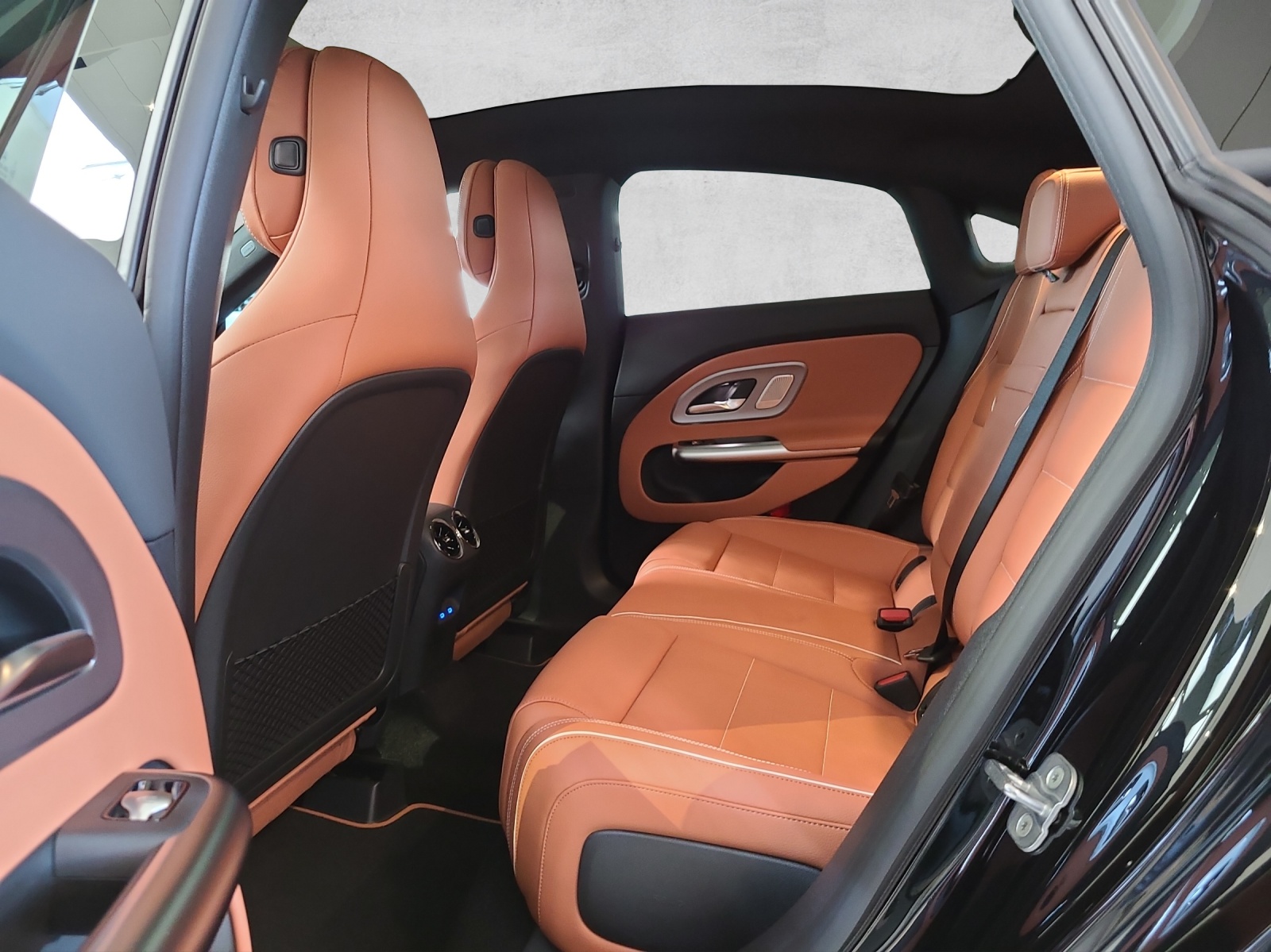 MERCEDES-BENZ CLA 220 8G-DCT 4Matic-image-10