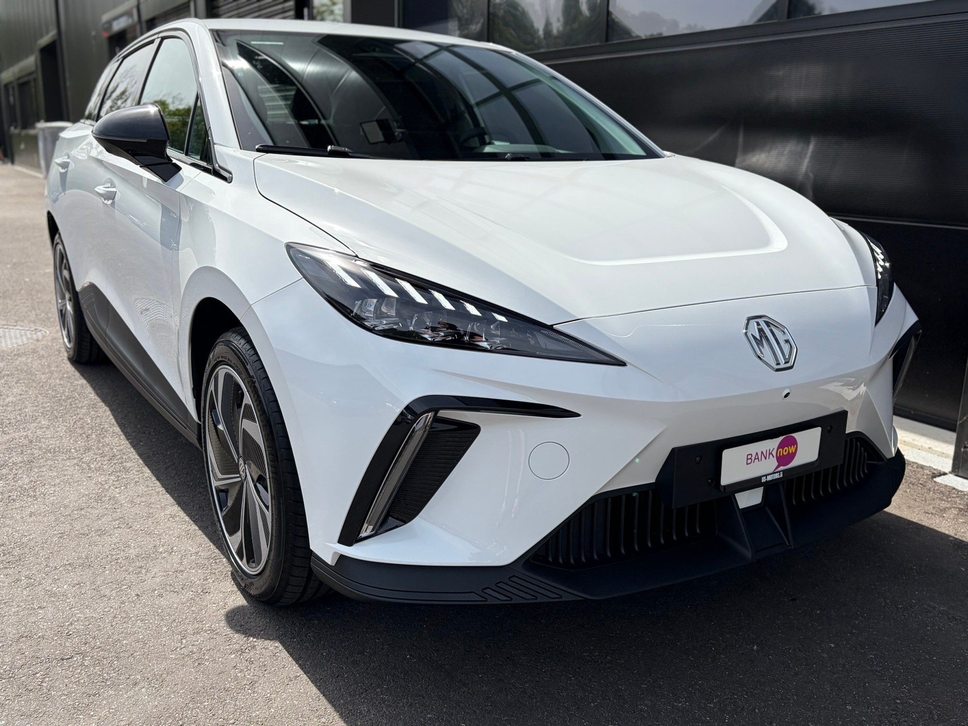 MG 4 EV 64kWh Premium-image-1