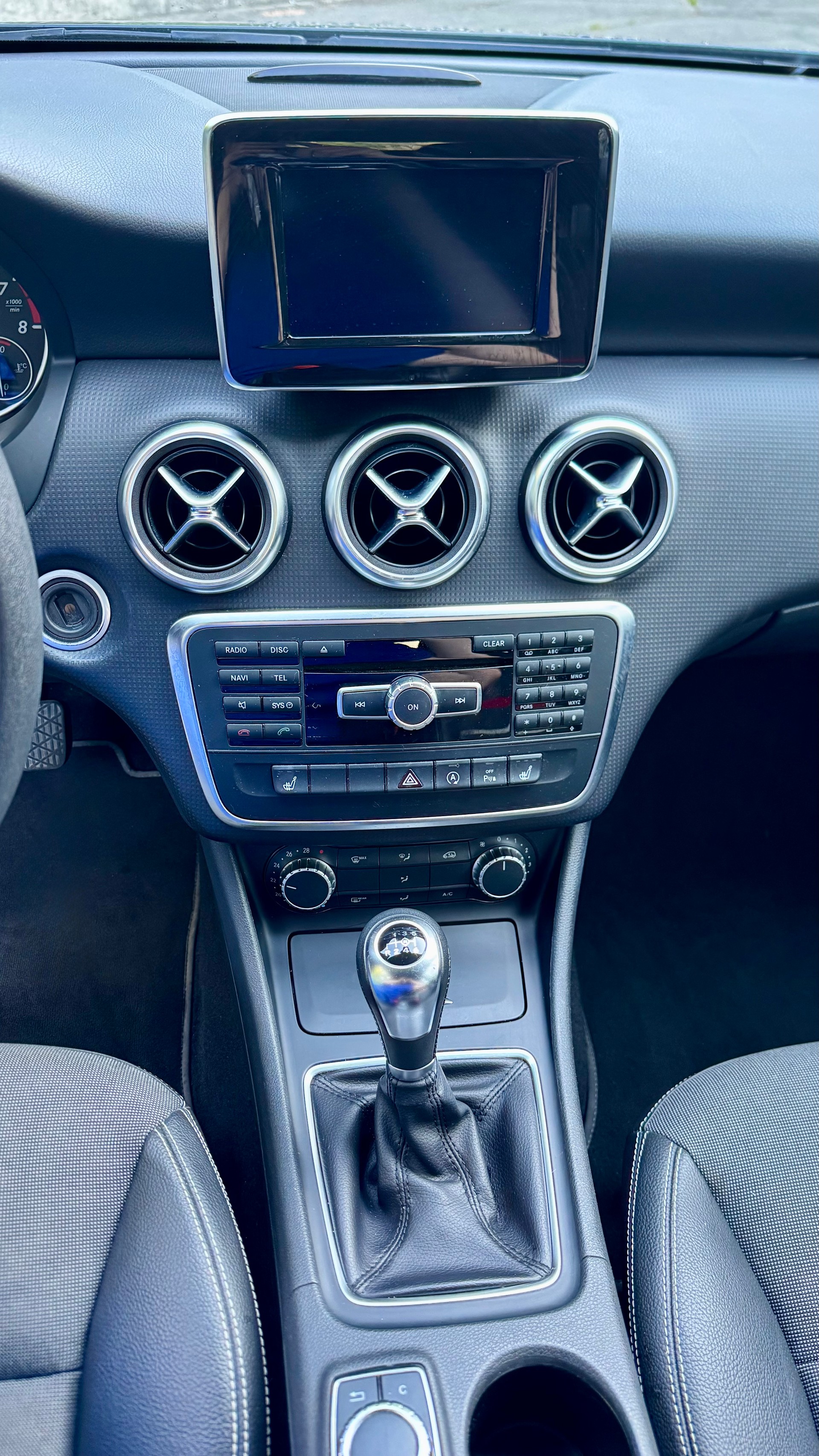 MERCEDES-BENZ A 180-image-7