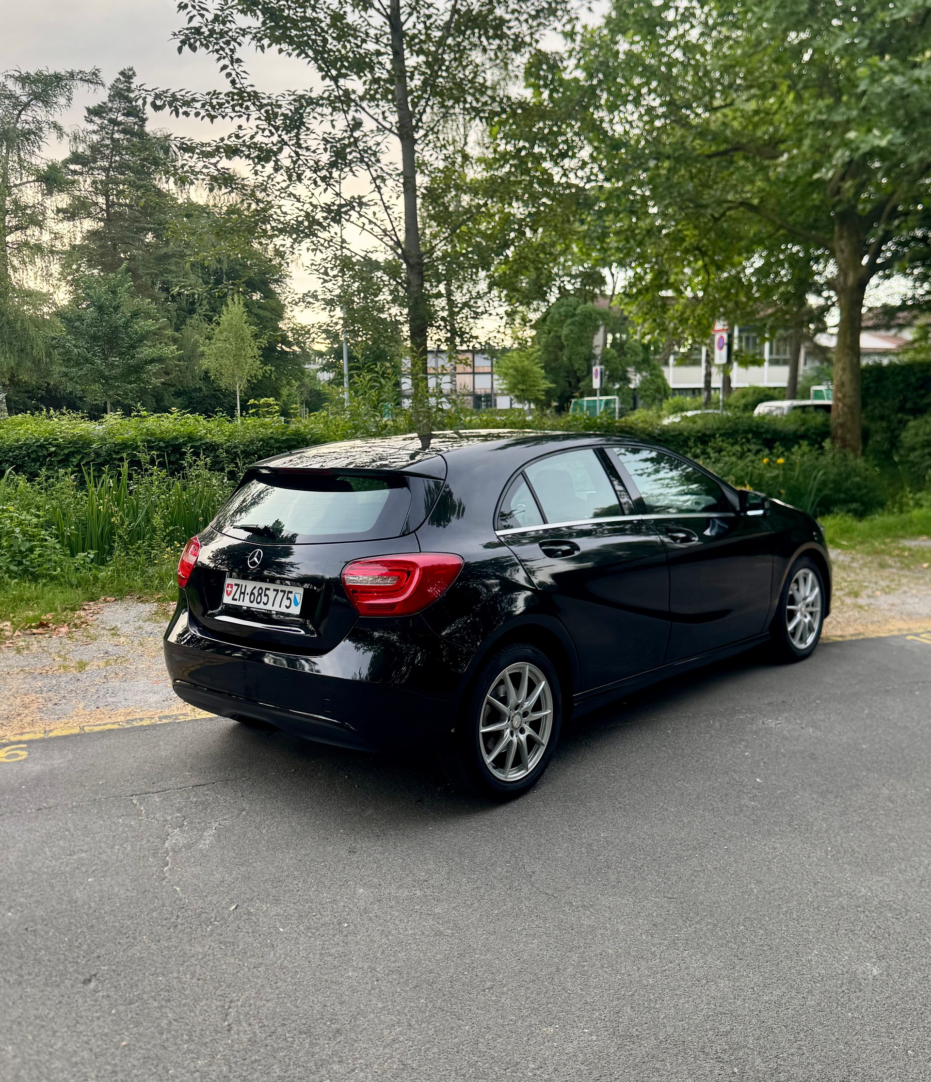 MERCEDES-BENZ A 180-image-1