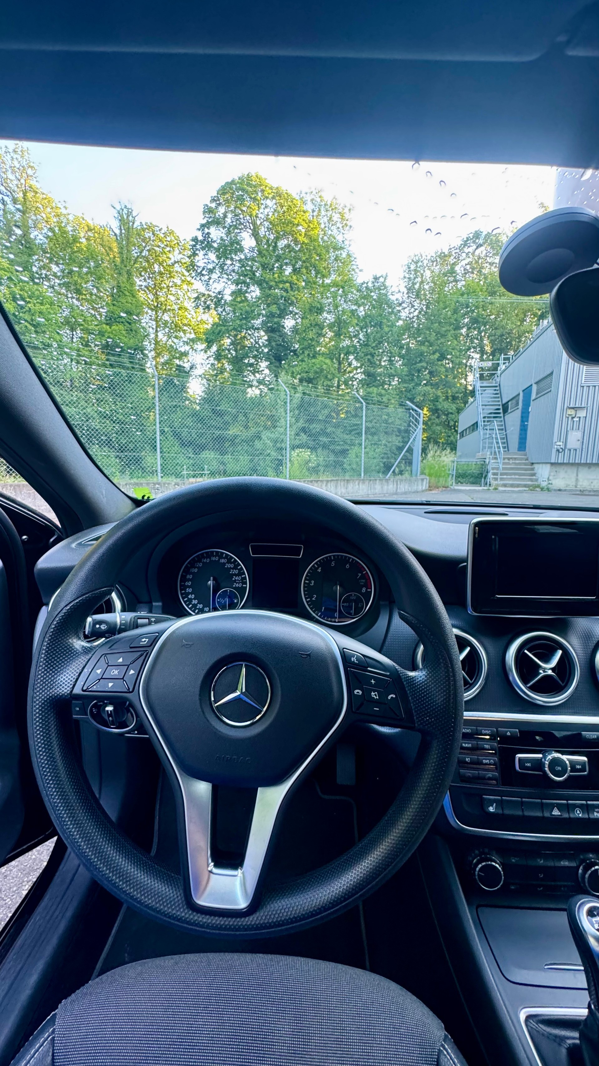 MERCEDES-BENZ A 180-image-2