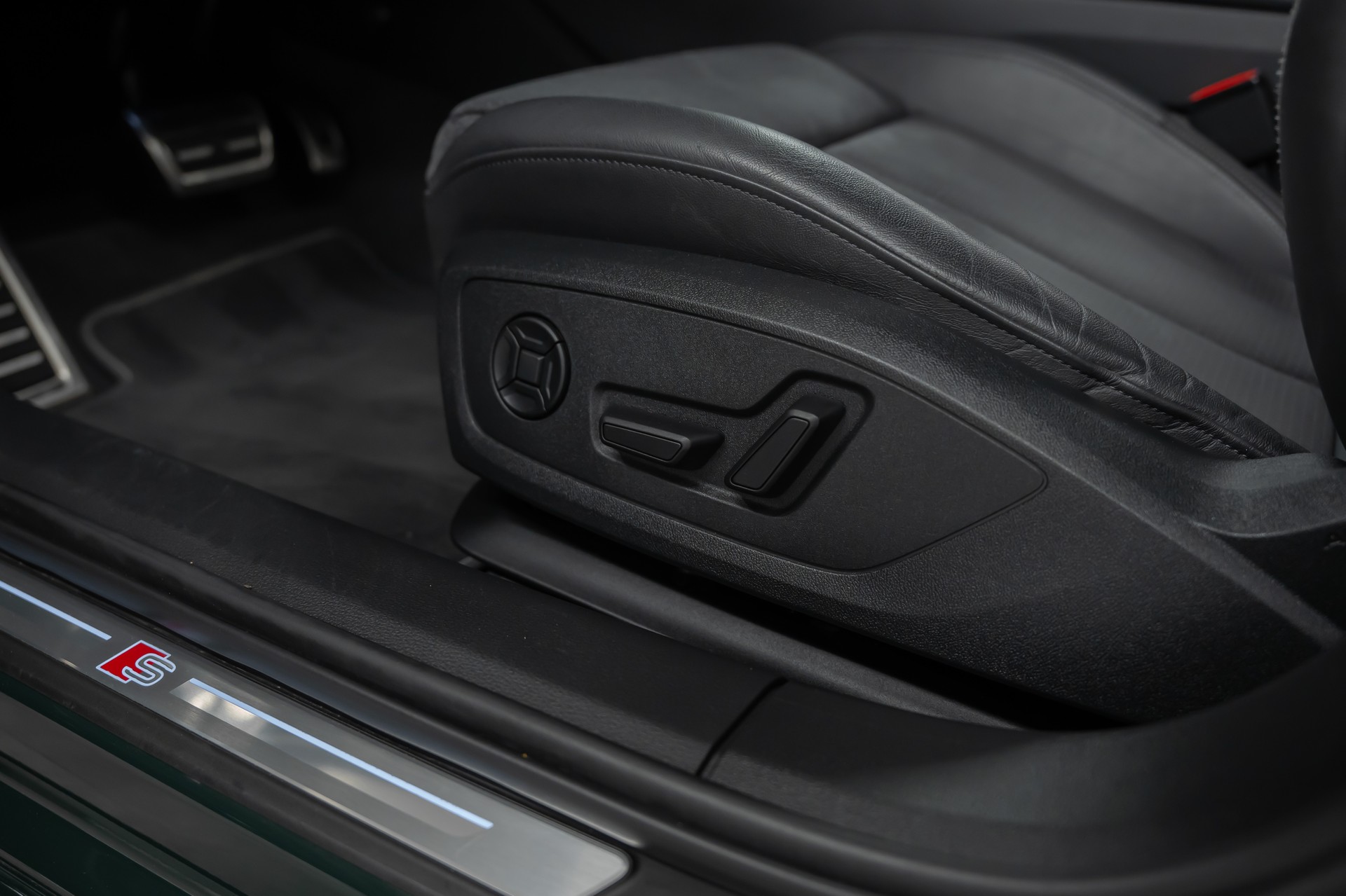 AUDI S6 Avant 3.0 TDI quattro tiptronic *Sonderlack*Matrix-LED*Black-Optik*Fahrassist*-image-16