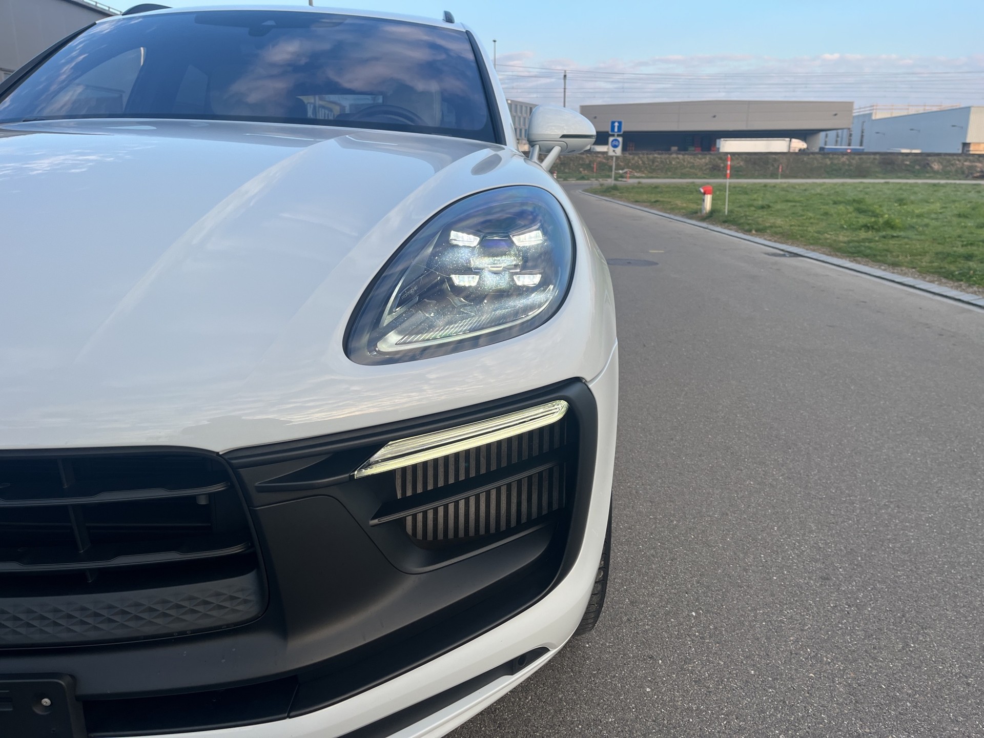 PORSCHE Macan GTS PDK*Individual Edition*-image-21