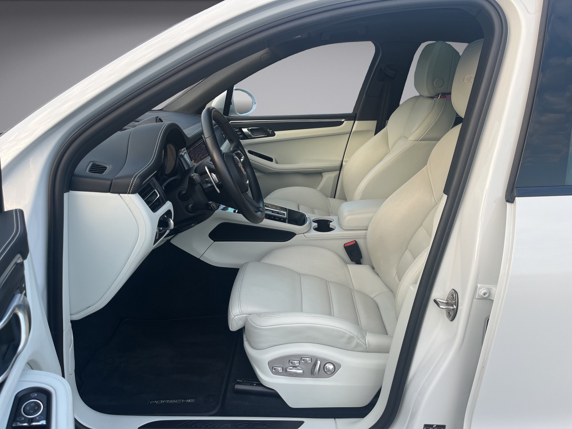 PORSCHE Macan GTS PDK*Individual Edition*-image-9