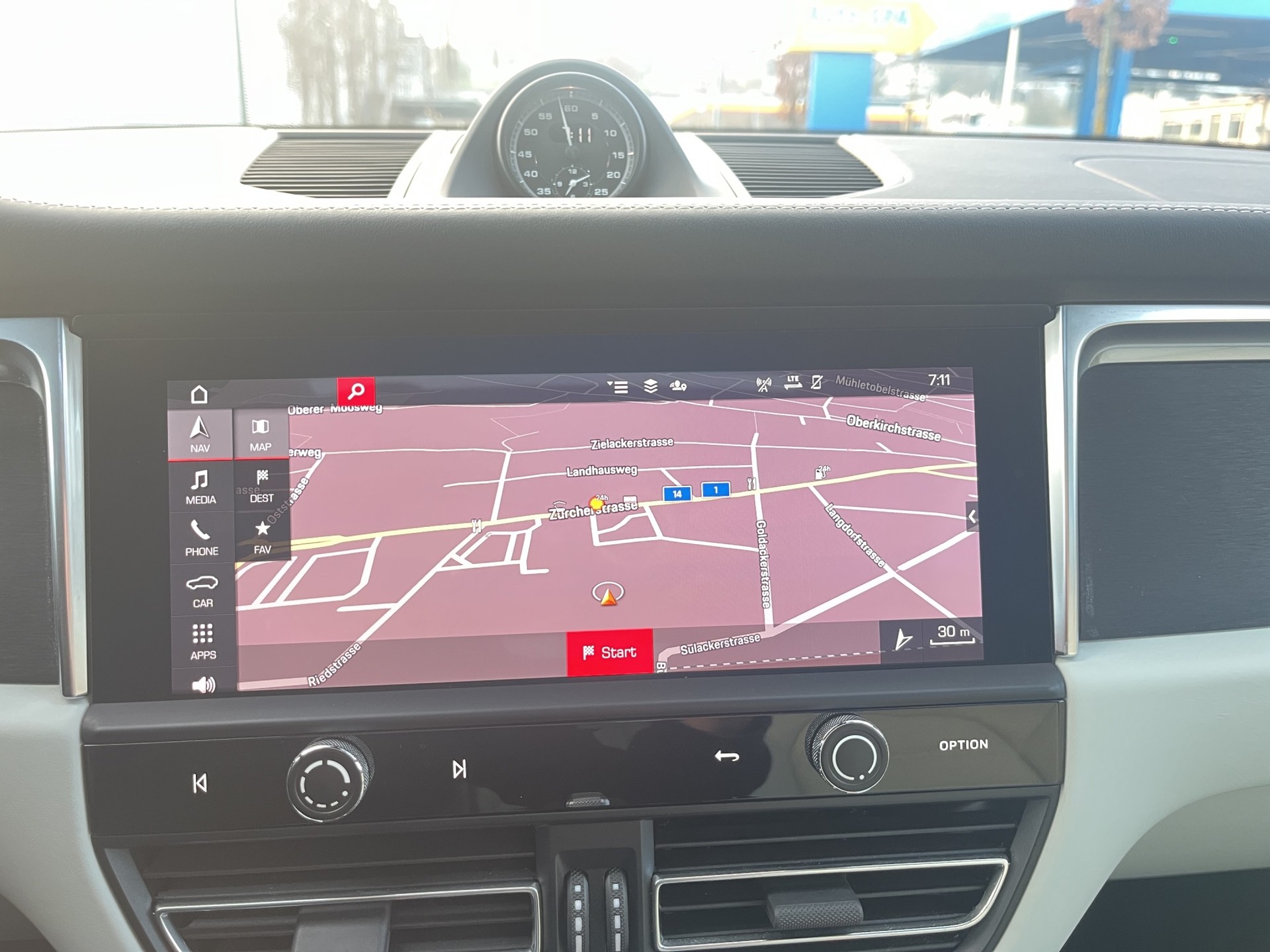 PORSCHE Macan GTS PDK*Individual Edition*-image-23