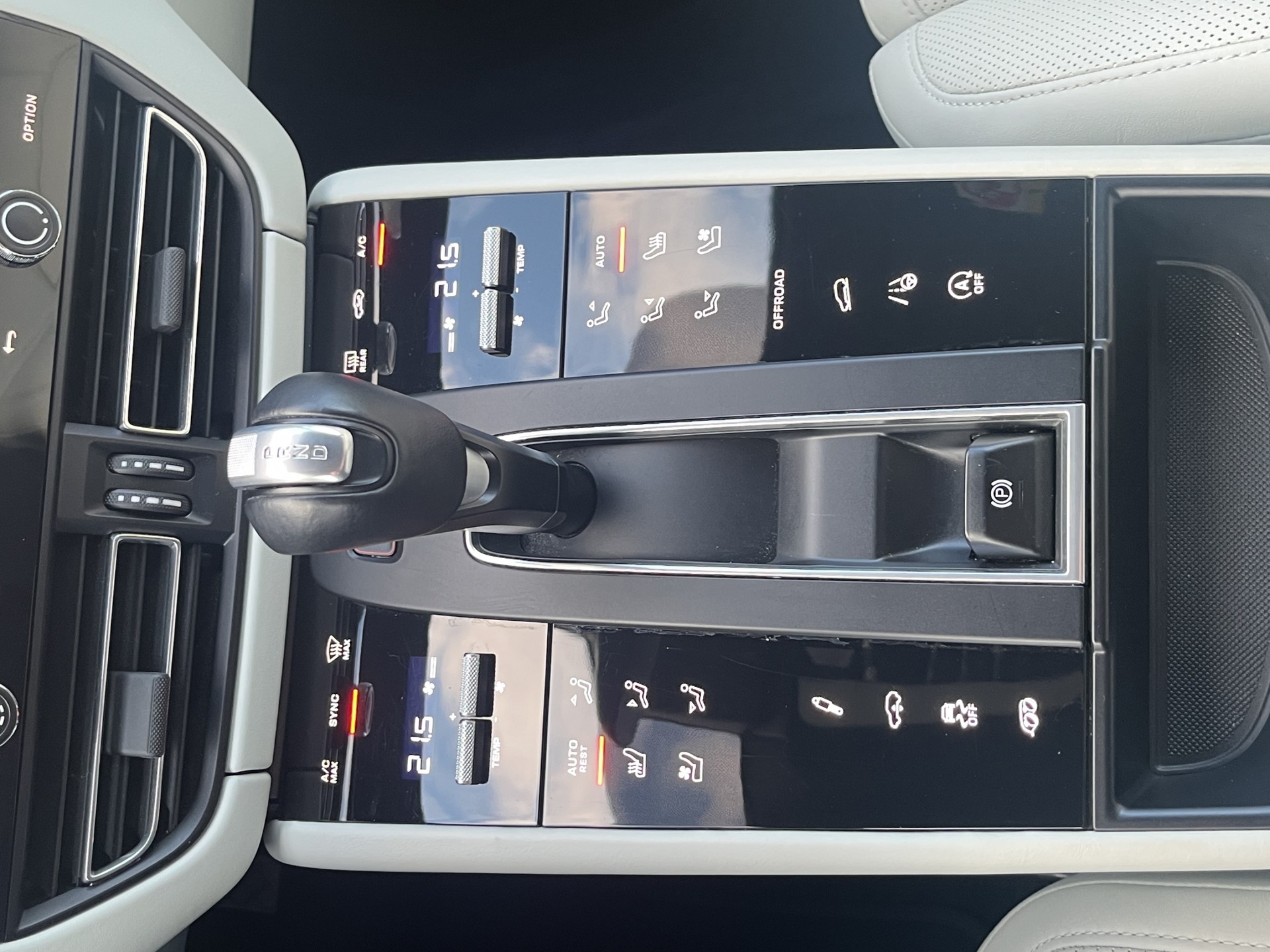 PORSCHE Macan GTS PDK*Individual Edition*-image-26