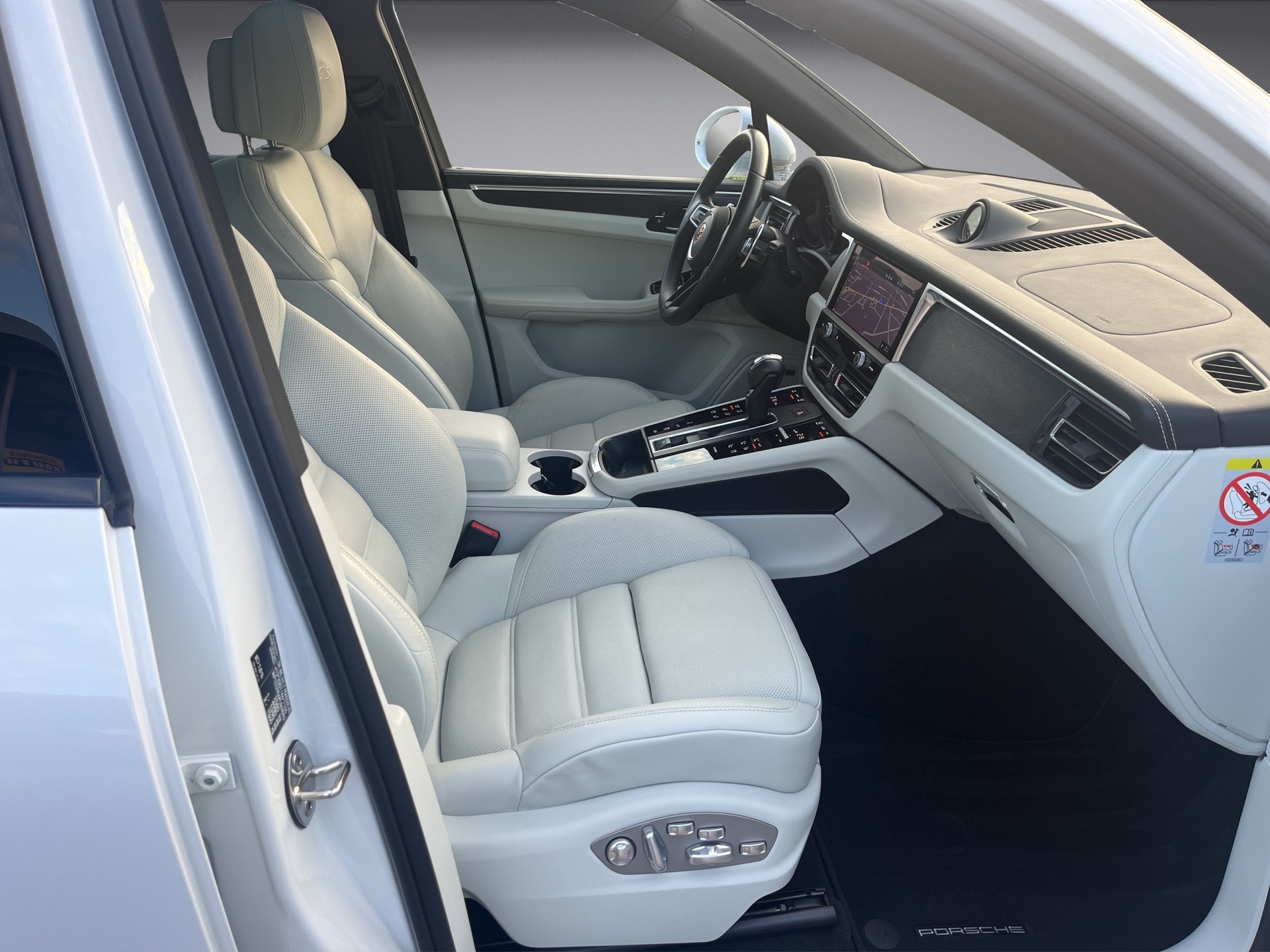 PORSCHE Macan GTS PDK*Individual Edition*-image-18