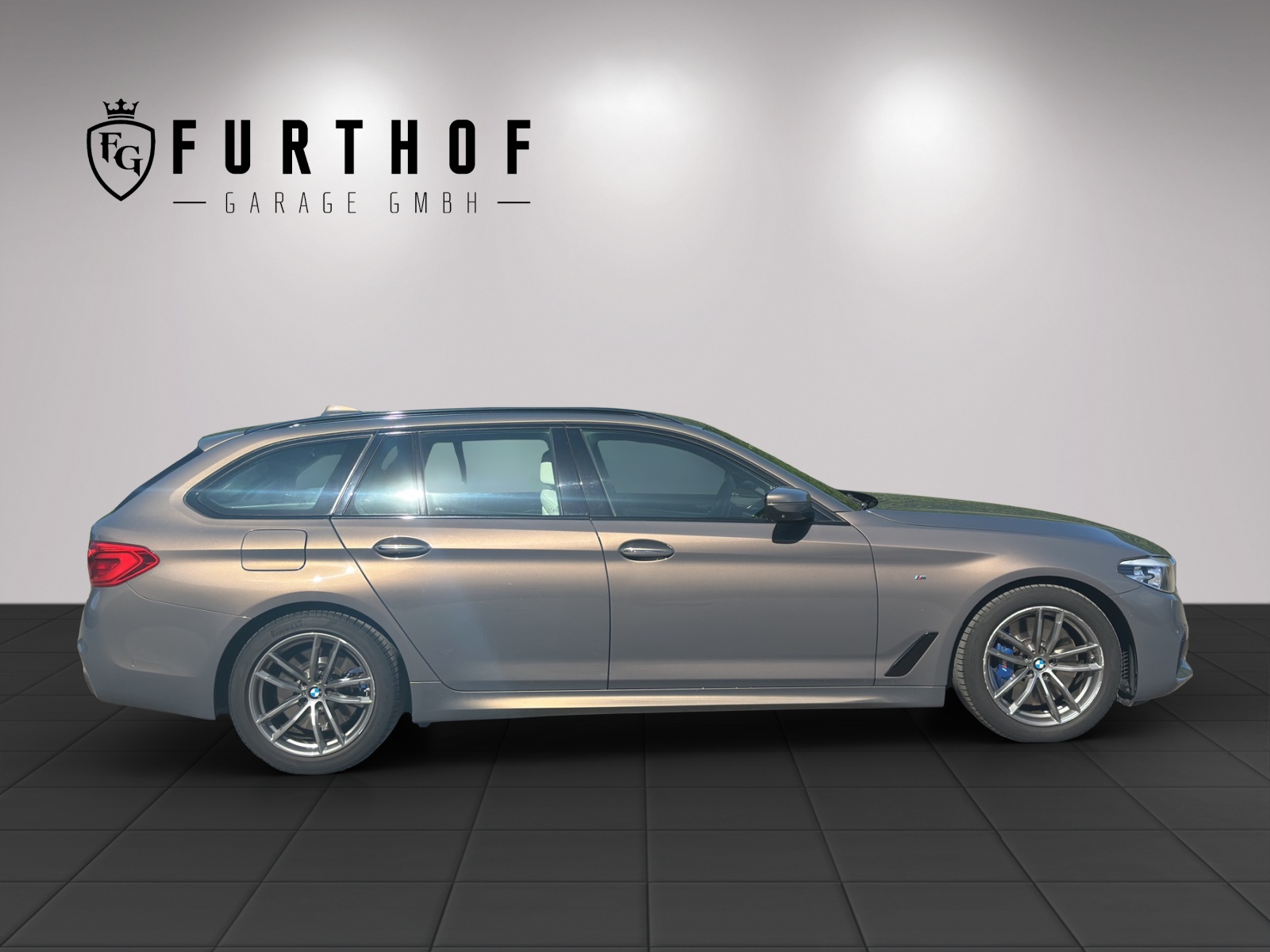 BMW 540i xDrive Touring Steptronic-showroom-element-3