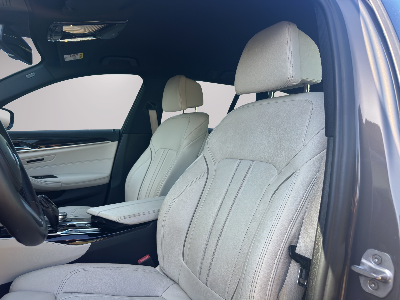 BMW 540i xDrive Touring Steptronic-image-10