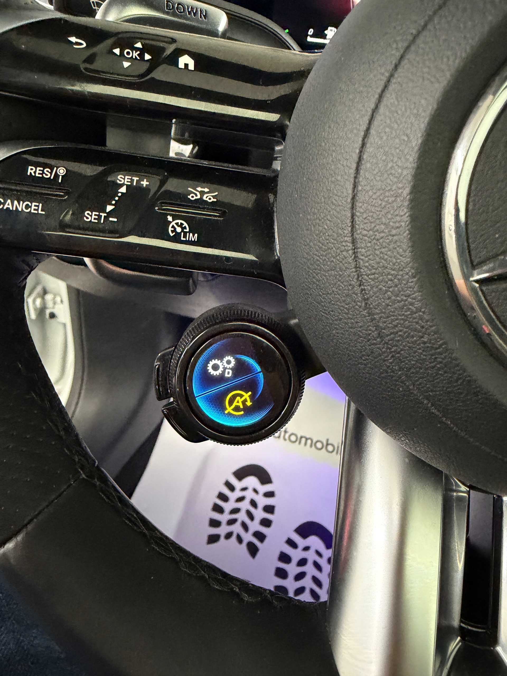 MERCEDES-BENZ CLA 35 AMG 4Matic DigitalWhite 8G-DCT / 360° Kamera / Panoramadach / Head-Up-Display / Keyless Go / Burmester / Night Paket /-image-13