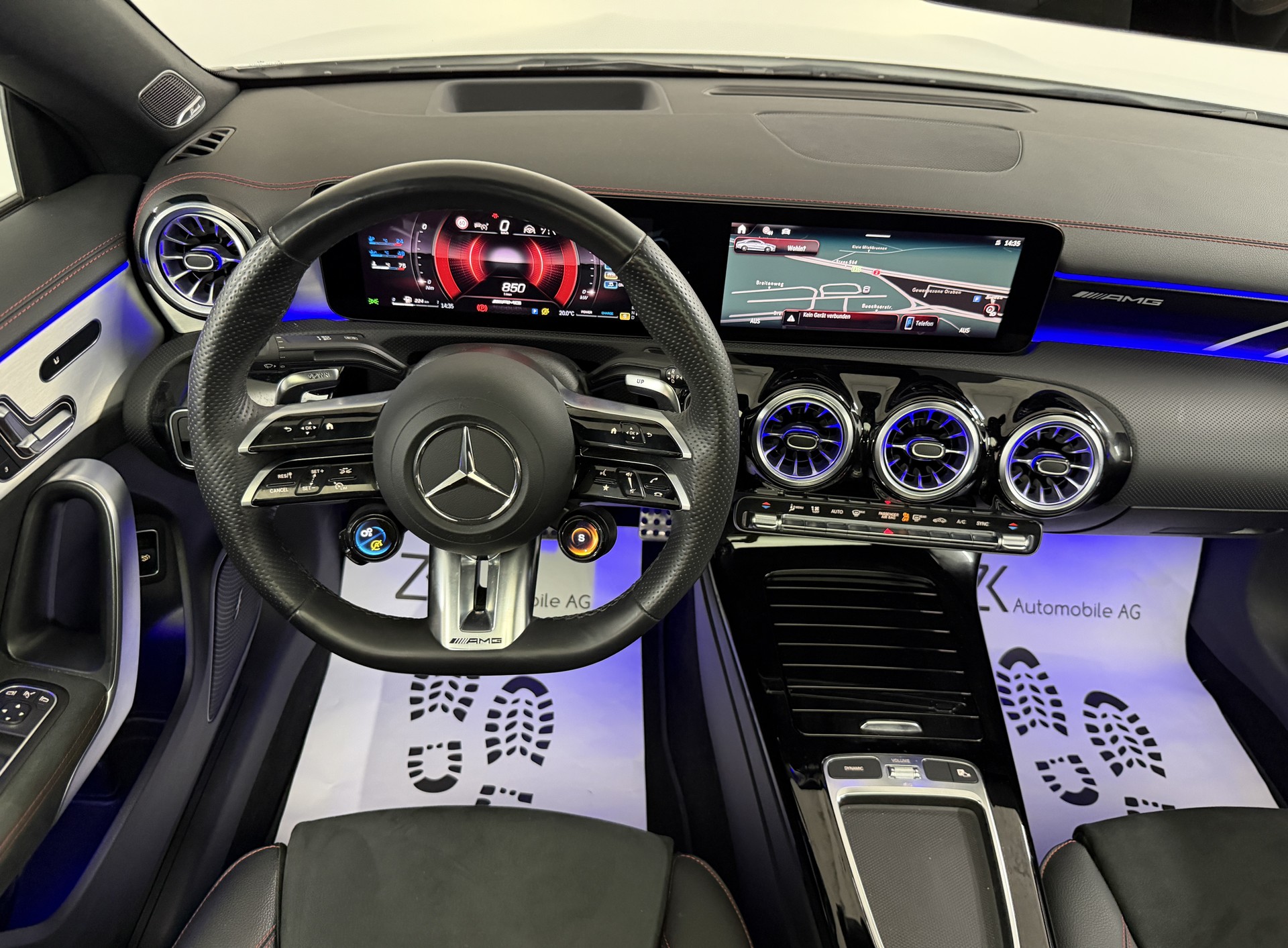 MERCEDES-BENZ CLA 35 AMG 4Matic DigitalWhite 8G-DCT / 360° Kamera / Panoramadach / Head-Up-Display / Keyless Go / Burmester / Night Paket /-image-11