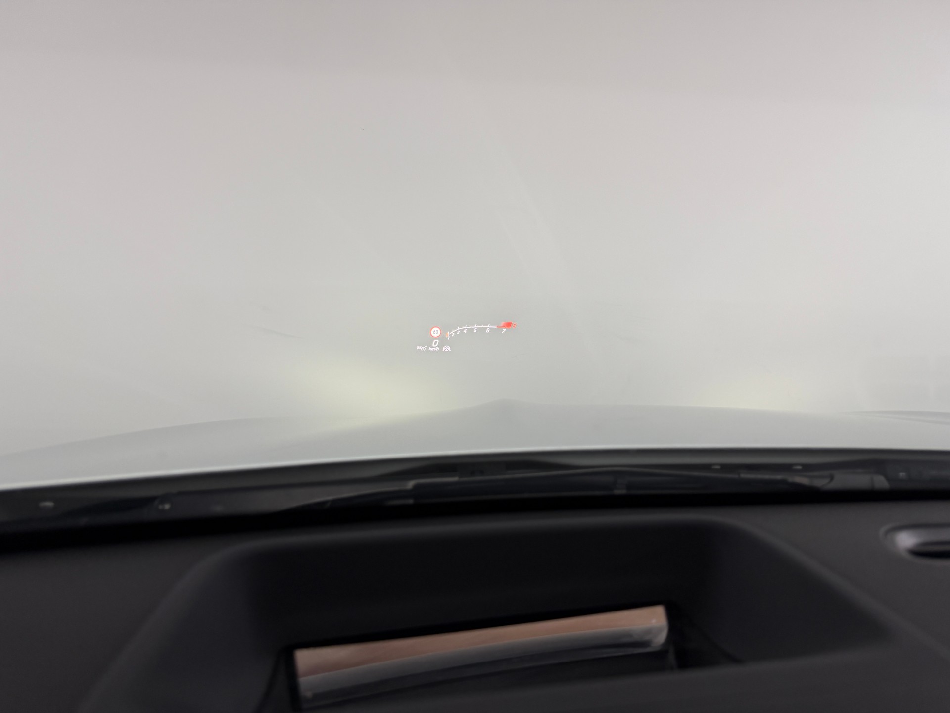 MERCEDES-BENZ CLA 35 AMG 4Matic DigitalWhite 8G-DCT / 360° Kamera / Panoramadach / Head-Up-Display / Keyless Go / Burmester / Night Paket /-image-16