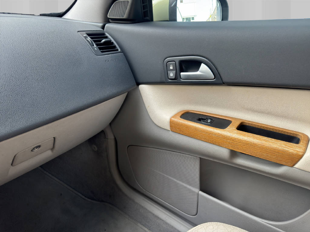 VOLVO C30 1.6 D2 Basis-image-12