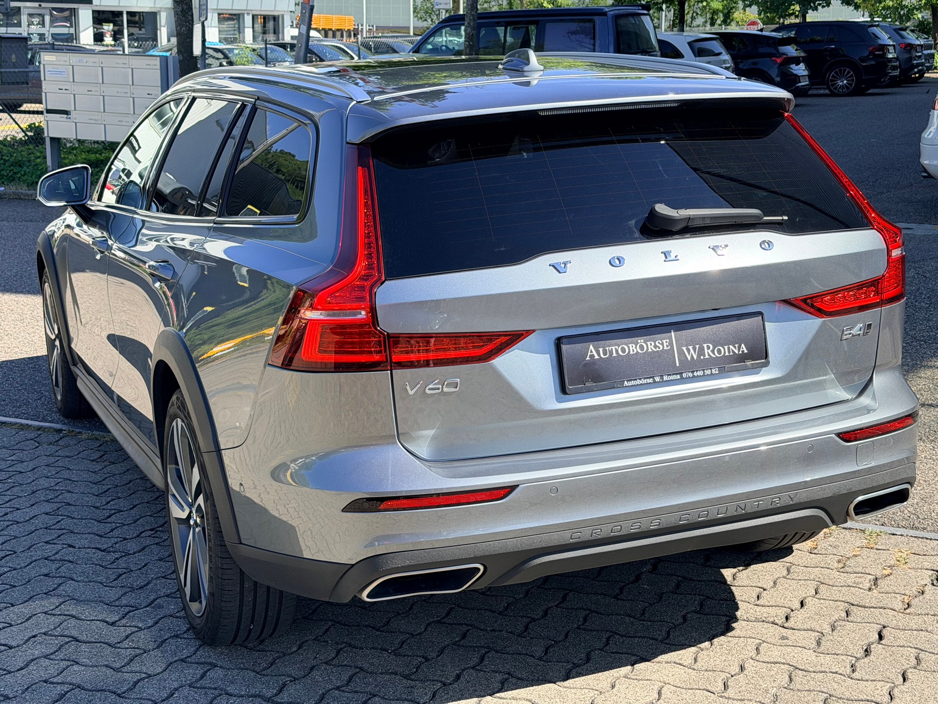 VOLVO V60 Cross Country B4 Diesel AWD Geartronic-image-4