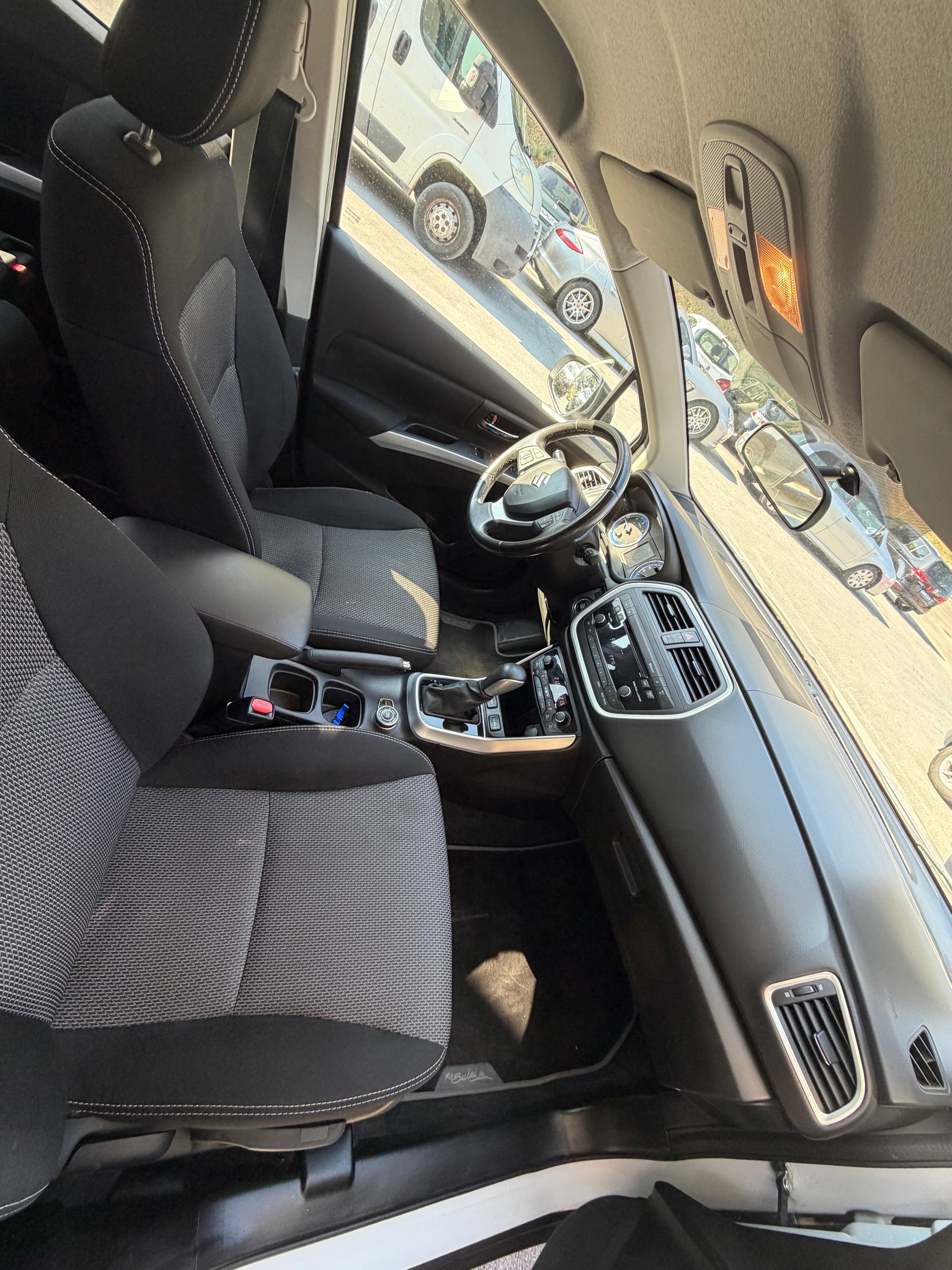 SUZUKI SX4 S-Cross 1.6 TD PizSulai 4WD TCSS-image-5