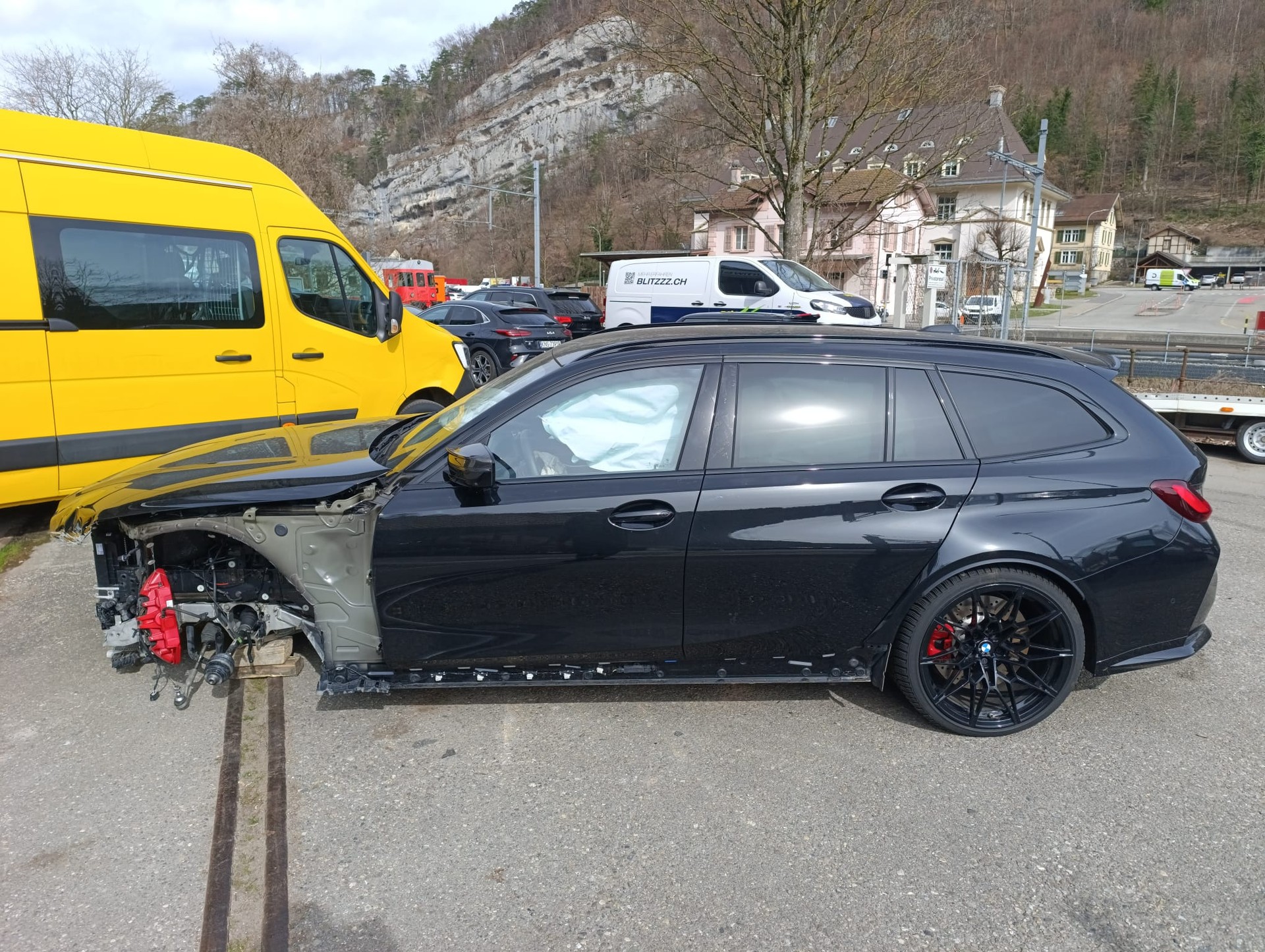 BMW M3 Touring xDrive Competition M-showroom-element-1